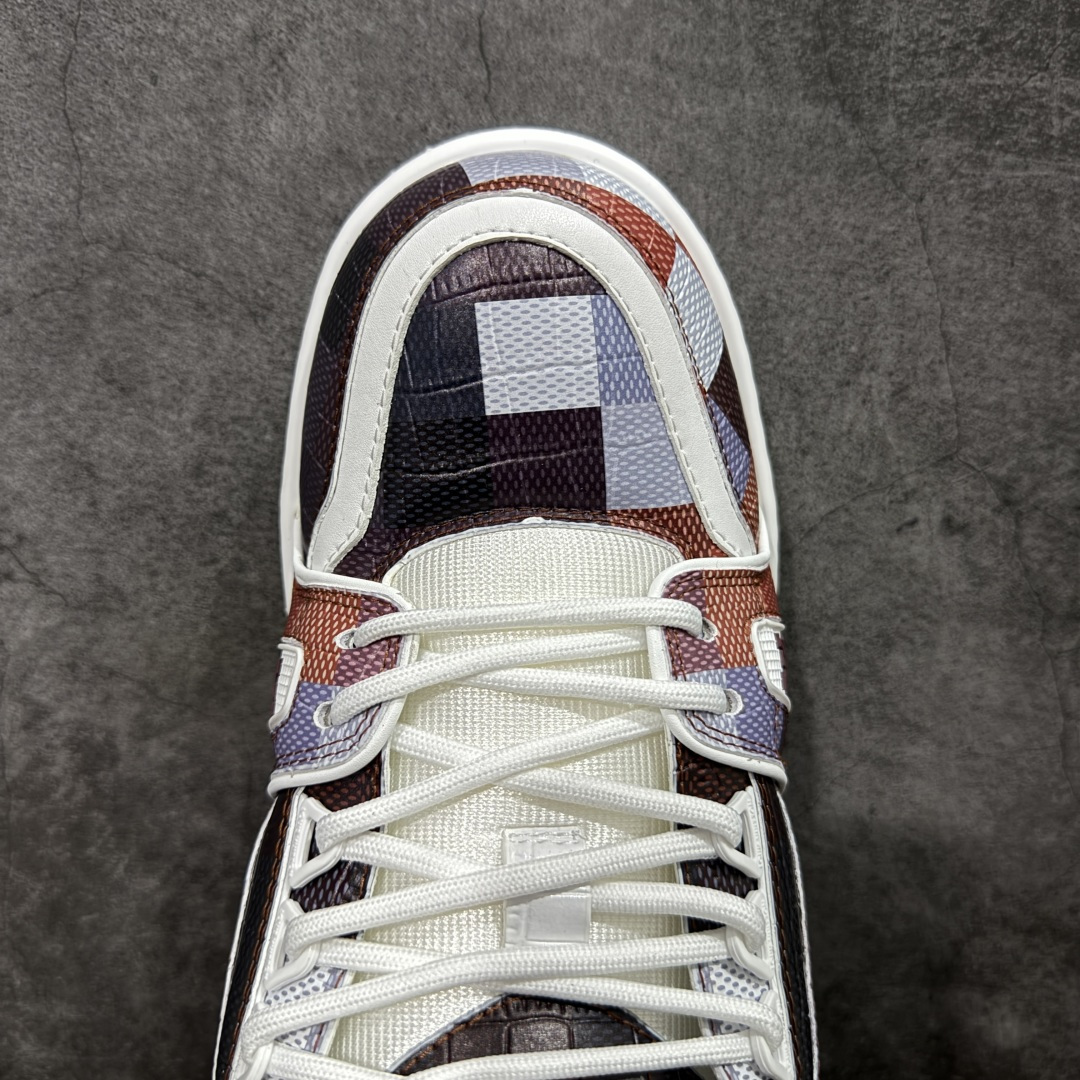 图片[5]-【YS纯原】性价比走量款 Louis Vuitton Trainer Maxi｜胖丁低帮休闲板鞋 ✦ 全新私人订单出货 ✦ 海淘代购同渠道 · 外贸高端零售专供 ✦ 原版开发，完美楦型，还原度高 ✦ 鞋面独家订制细柔小牛皮 ✦ 厚实织物鞋带，质感拉满 ✦ 私模 TPU 组合厚底，三色拼接设计 ✦ 上脚自然增高 4–5cm，显腿长不笨重 ✦ 正确折叠式内包鞋盒 ✦ 细节干净，对版度高 ✦ 拒绝市场吹嘘款，品质一眼可辨 尺码：35–45-选品中心