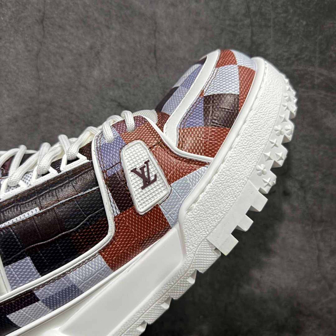 图片[6]-【YS纯原】性价比走量款 Louis Vuitton Trainer Maxi｜胖丁低帮休闲板鞋 ✦ 全新私人订单出货 ✦ 海淘代购同渠道 · 外贸高端零售专供 ✦ 原版开发，完美楦型，还原度高 ✦ 鞋面独家订制细柔小牛皮 ✦ 厚实织物鞋带，质感拉满 ✦ 私模 TPU 组合厚底，三色拼接设计 ✦ 上脚自然增高 4–5cm，显腿长不笨重 ✦ 正确折叠式内包鞋盒 ✦ 细节干净，对版度高 ✦ 拒绝市场吹嘘款，品质一眼可辨 尺码：35–45-选品中心