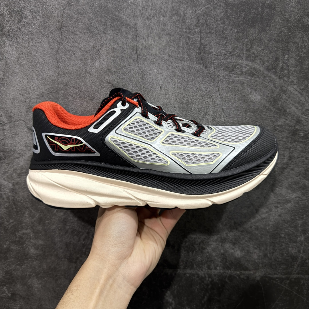 【纯原H版】HOKA ONE ONE U Clifton One9 舒适 防滑耐磨 低帮 生活休闲鞋 男女同款 货号 1155370 鞋面用轻的无缝架构 鞋带用了弹性不易松脱的扁宽弹性鞋带 轻薄的TPU贴在透气的鞋面上 前掌与中掌部分进行加宽 橡胶大底 EVA缓震鞋底用滚动平衡技术引导跑者自然步态 轻量化材料高弹力泡棉升级中底 内嵌欧索莱Ortholite® 混合(再生)鞋垫 外置耐磨防滑橡胶模块❗️ 尺码：36 36.5 37.5 38 39 40 40.5 41 42 42.5 43 44 45-选品中心