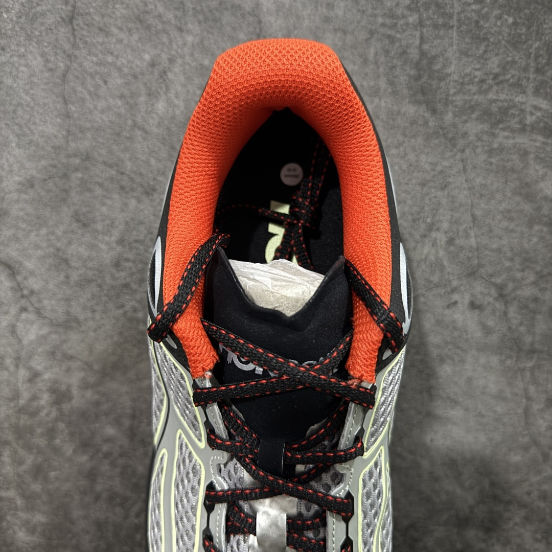 图片[8]-【纯原H版】HOKA ONE ONE U Clifton One9 舒适 防滑耐磨 低帮 生活休闲鞋 男女同款 货号 1155370 鞋面用轻的无缝架构 鞋带用了弹性不易松脱的扁宽弹性鞋带 轻薄的TPU贴在透气的鞋面上 前掌与中掌部分进行加宽 橡胶大底 EVA缓震鞋底用滚动平衡技术引导跑者自然步态 轻量化材料高弹力泡棉升级中底 内嵌欧索莱Ortholite® 混合(再生)鞋垫 外置耐磨防滑橡胶模块❗️ 尺码：36 36.5 37.5 38 39 40 40.5 41 42 42.5 43 44 45-选品中心