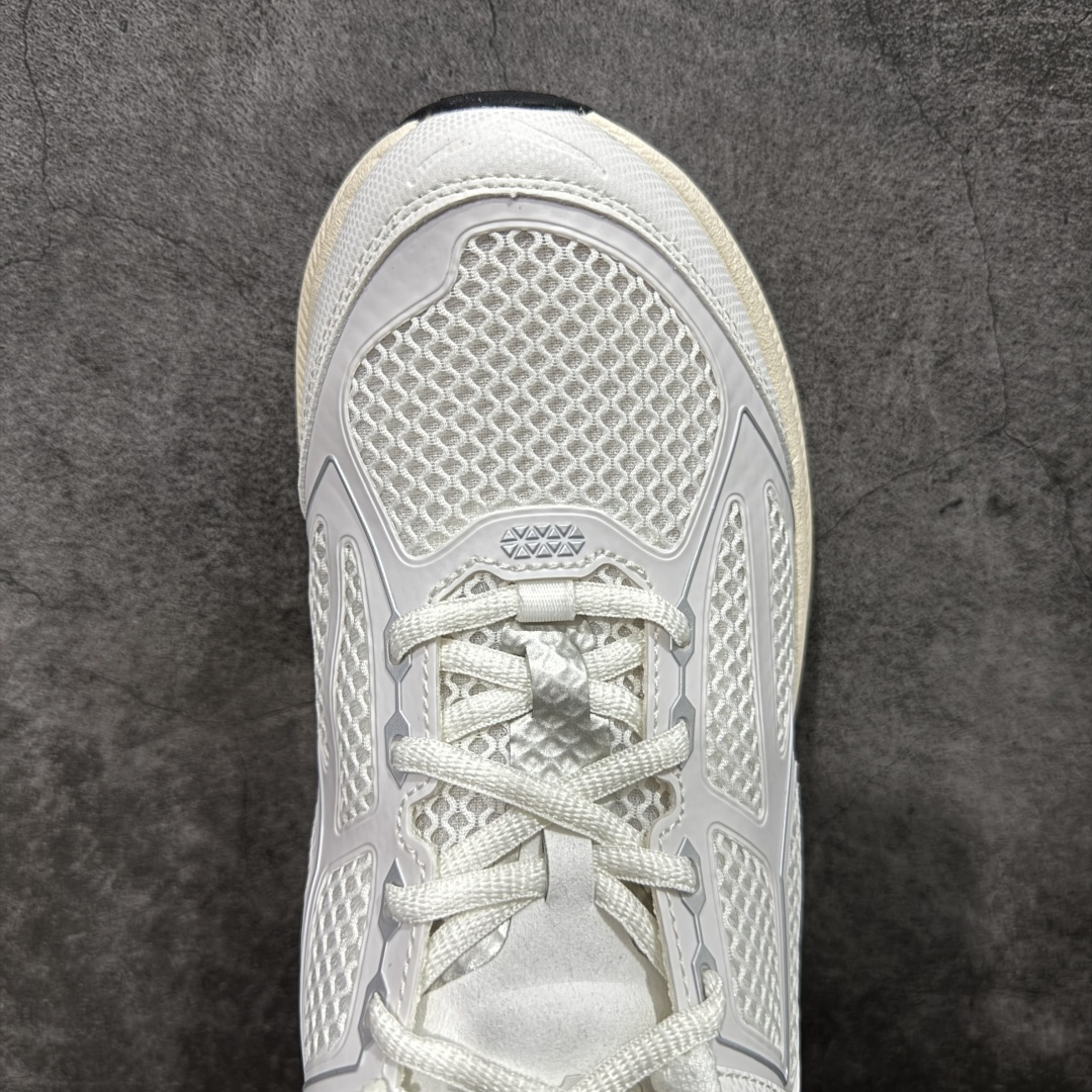 图片[5]-【纯原H版】HOKA ONE ONE U Clifton One9 舒适 防滑耐磨 低帮 生活休闲鞋 男女同款 货号 1155370 鞋面用轻的无缝架构 鞋带用了弹性不易松脱的扁宽弹性鞋带 轻薄的TPU贴在透气的鞋面上 前掌与中掌部分进行加宽 橡胶大底 EVA缓震鞋底用滚动平衡技术引导跑者自然步态 轻量化材料高弹力泡棉升级中底 内嵌欧索莱Ortholite® 混合(再生)鞋垫 外置耐磨防滑橡胶模块❗️ 尺码：36 36.5 37.5 38 39 40 40.5 41 42 42.5 43 44 45-选品中心