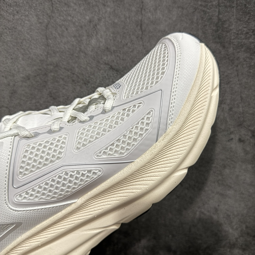 图片[6]-【纯原H版】HOKA ONE ONE U Clifton One9 舒适 防滑耐磨 低帮 生活休闲鞋 男女同款 货号 1155370 鞋面用轻的无缝架构 鞋带用了弹性不易松脱的扁宽弹性鞋带 轻薄的TPU贴在透气的鞋面上 前掌与中掌部分进行加宽 橡胶大底 EVA缓震鞋底用滚动平衡技术引导跑者自然步态 轻量化材料高弹力泡棉升级中底 内嵌欧索莱Ortholite® 混合(再生)鞋垫 外置耐磨防滑橡胶模块❗️ 尺码：36 36.5 37.5 38 39 40 40.5 41 42 42.5 43 44 45-选品中心