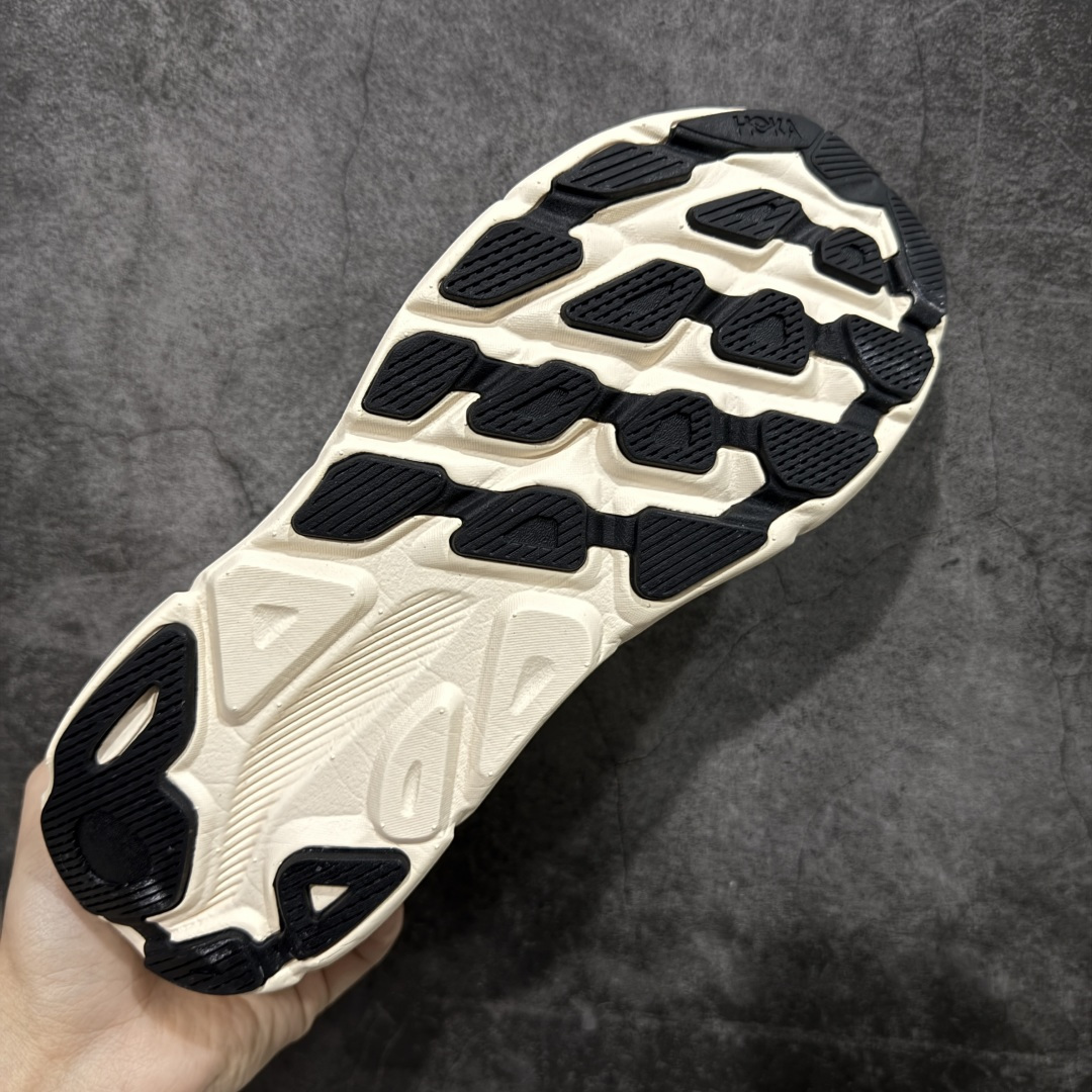 图片[9]-【纯原H版】HOKA ONE ONE U Clifton One9 舒适 防滑耐磨 低帮 生活休闲鞋 男女同款 货号 1155370 鞋面用轻的无缝架构 鞋带用了弹性不易松脱的扁宽弹性鞋带 轻薄的TPU贴在透气的鞋面上 前掌与中掌部分进行加宽 橡胶大底 EVA缓震鞋底用滚动平衡技术引导跑者自然步态 轻量化材料高弹力泡棉升级中底 内嵌欧索莱Ortholite® 混合(再生)鞋垫 外置耐磨防滑橡胶模块❗️ 尺码：36 36.5 37.5 38 39 40 40.5 41 42 42.5 43 44 45-选品中心