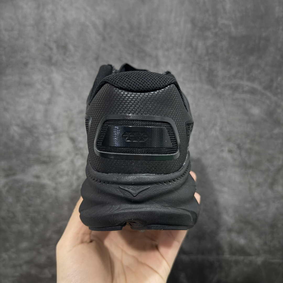 图片[4]-【纯原H版】HOKA ONE ONE U Clifton One9 舒适 防滑耐磨 低帮 生活休闲鞋 男女同款 货号 1155370 鞋面用轻的无缝架构 鞋带用了弹性不易松脱的扁宽弹性鞋带 轻薄的TPU贴在透气的鞋面上 前掌与中掌部分进行加宽 橡胶大底 EVA缓震鞋底用滚动平衡技术引导跑者自然步态 轻量化材料高弹力泡棉升级中底 内嵌欧索莱Ortholite® 混合(再生)鞋垫 外置耐磨防滑橡胶模块❗️ 尺码：36 36.5 37.5 38 39 40 40.5 41 42 42.5 43 44 45-选品中心