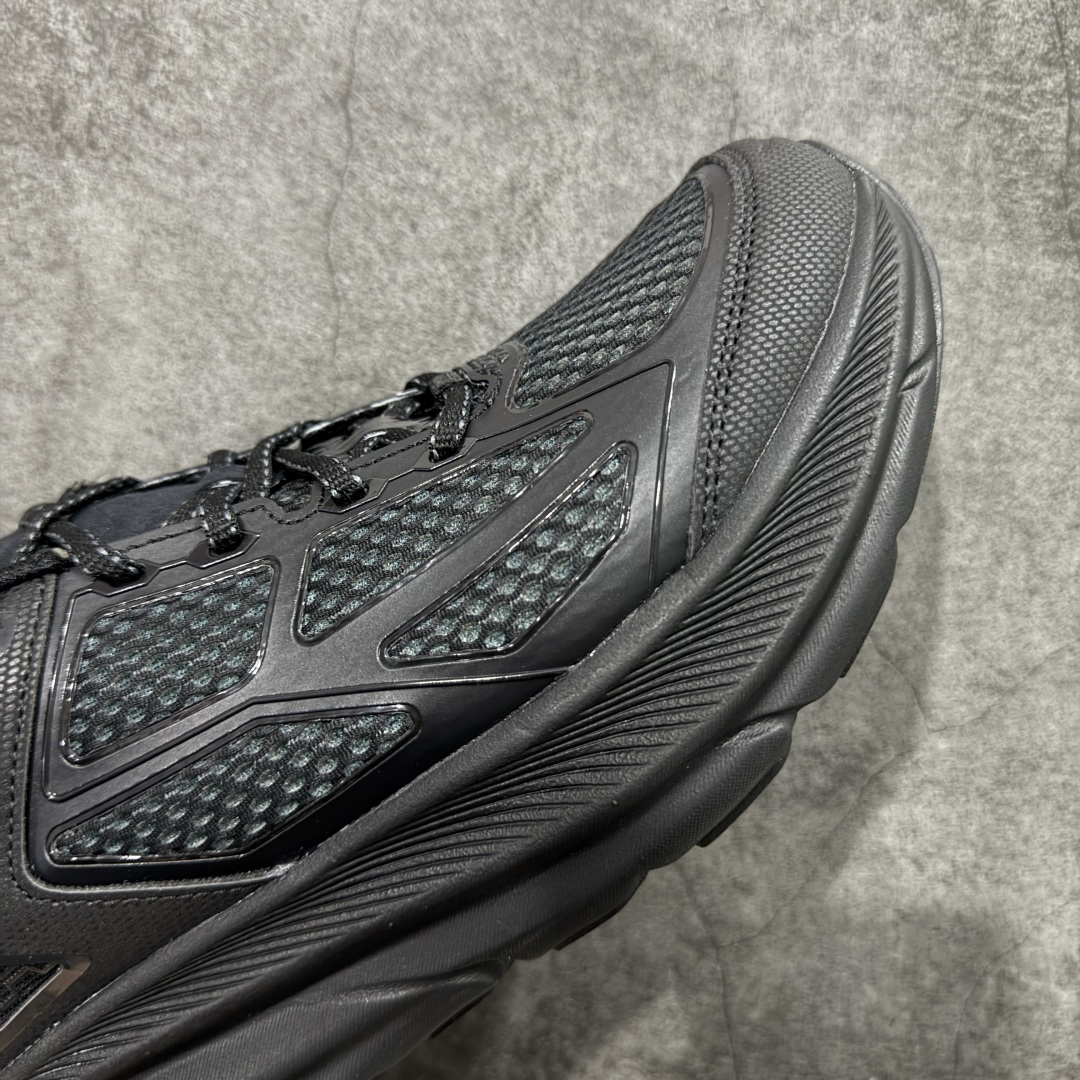 图片[6]-【纯原H版】HOKA ONE ONE U Clifton One9 舒适 防滑耐磨 低帮 生活休闲鞋 男女同款 货号 1155370 鞋面用轻的无缝架构 鞋带用了弹性不易松脱的扁宽弹性鞋带 轻薄的TPU贴在透气的鞋面上 前掌与中掌部分进行加宽 橡胶大底 EVA缓震鞋底用滚动平衡技术引导跑者自然步态 轻量化材料高弹力泡棉升级中底 内嵌欧索莱Ortholite® 混合(再生)鞋垫 外置耐磨防滑橡胶模块❗️ 尺码：36 36.5 37.5 38 39 40 40.5 41 42 42.5 43 44 45-选品中心