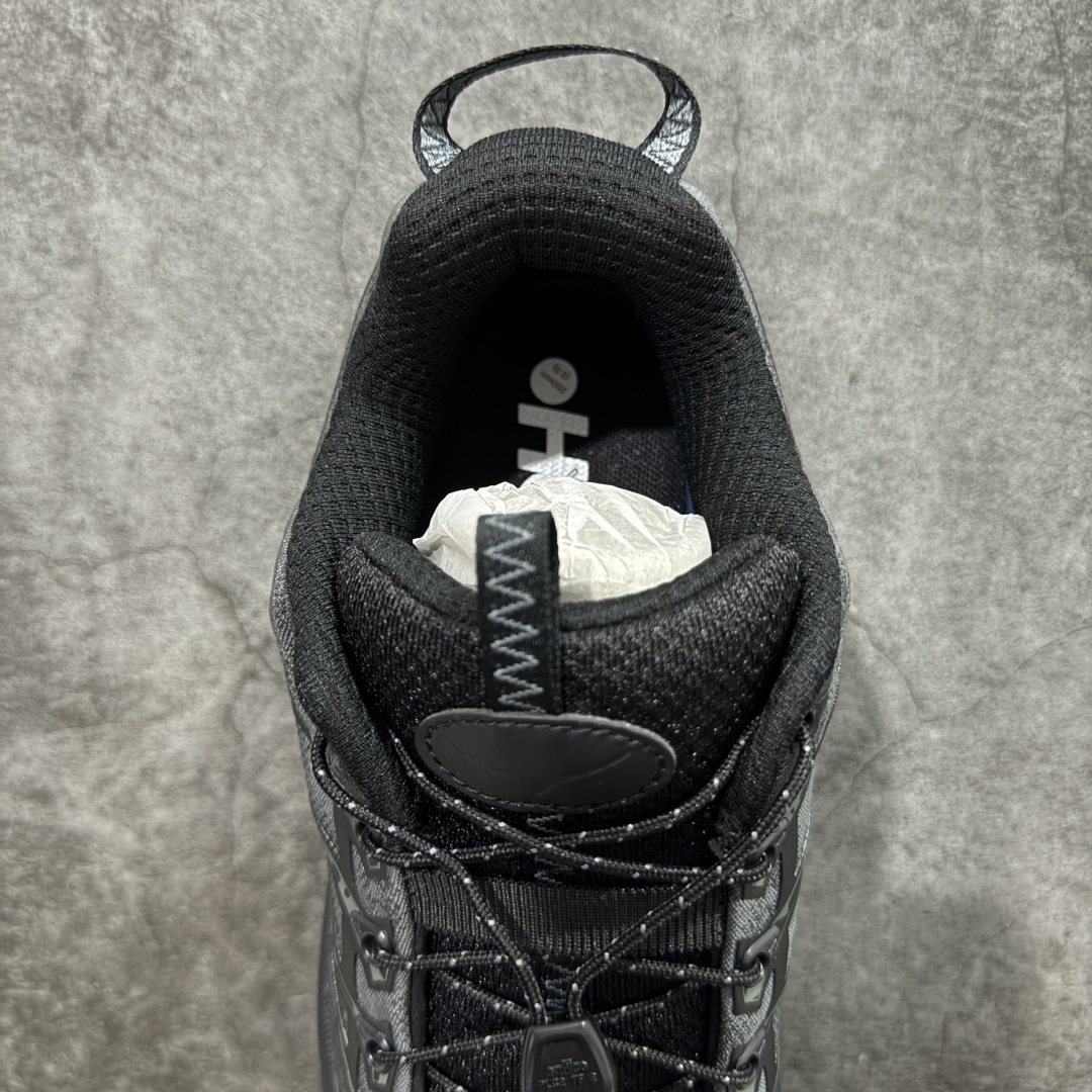 图片[8]-【纯原H版】HOKA ONE ONE Mafate Three 2 马法特 三号2代 低帮 蛇年限定版 灰黑 男女同款 舒适百搭防滑耐磨低邦休闲越野跑步鞋 始终致力于为所有跑者提供更新、更好的跑步装备。相比常规跑鞋，HOKA ONE ONE特别研发使用性能独特的几何形跑鞋中底，此种鞋底更厚、更高、回弹性也更好，除了卓越的缓冲性能，还能为各种阶段的跑者带来更具动感、更加稳定的跑步体验。HOKA One Oneb从设计之初就清楚意识到，要保证跑者步幅的均匀一致，双脚自然而然的运动至关重要。鞋采用Vibram橡胶大底，在湿滑和不平的地面上也能有出色表现，提供可靠的抓地力。轻量无缝鞋面搭配升级后的透气网纱，贴合足部，脚感柔软舒服，同时具有良好的透气性。 货号：1162770-BBNB 尺码：36-45带半码-选品中心