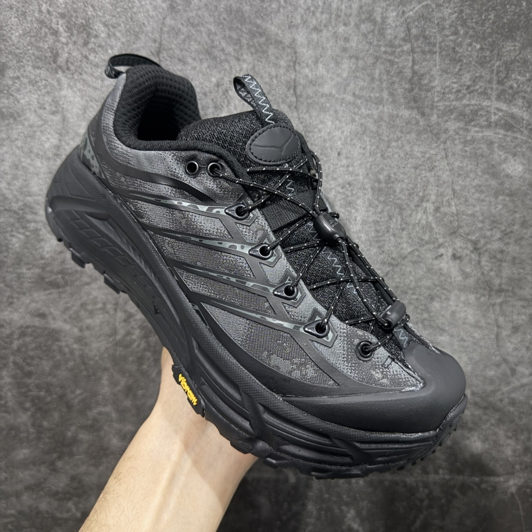 图片[3]-【纯原H版】HOKA ONE ONE Mafate Three 2 马法特 三号2代 低帮 蛇年限定版 灰黑 男女同款 舒适百搭防滑耐磨低邦休闲越野跑步鞋 始终致力于为所有跑者提供更新、更好的跑步装备。相比常规跑鞋，HOKA ONE ONE特别研发使用性能独特的几何形跑鞋中底，此种鞋底更厚、更高、回弹性也更好，除了卓越的缓冲性能，还能为各种阶段的跑者带来更具动感、更加稳定的跑步体验。HOKA One Oneb从设计之初就清楚意识到，要保证跑者步幅的均匀一致，双脚自然而然的运动至关重要。鞋采用Vibram橡胶大底，在湿滑和不平的地面上也能有出色表现，提供可靠的抓地力。轻量无缝鞋面搭配升级后的透气网纱，贴合足部，脚感柔软舒服，同时具有良好的透气性。 货号：1162770-BBNB 尺码：36-45带半码-选品中心