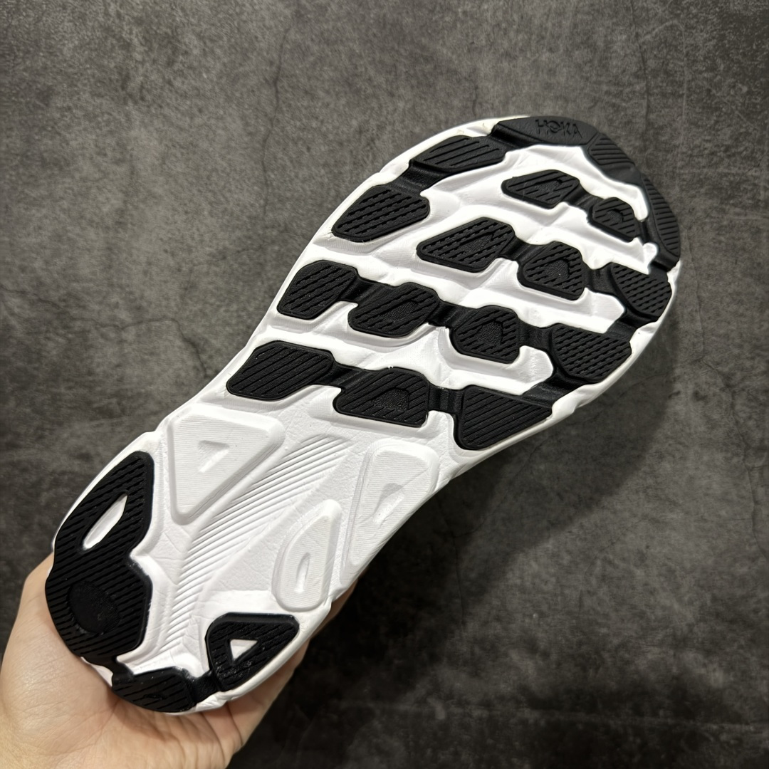 图片[9]-【纯原H版】HOKA ONE ONE U Clifton One9 舒适 防滑耐磨 低帮 生活休闲鞋 男女同款 货号 1155370/BWHT 鞋面用轻的无缝架构 鞋带用了弹性不易松脱的扁宽弹性鞋带 轻薄的TPU贴在透气的鞋面上 前掌与中掌部分进行加宽 橡胶大底 EVA缓震鞋底用滚动平衡技术引导跑者自然步态 轻量化材料高弹力泡棉升级中底 内嵌欧索莱Ortholite® 混合(再生)鞋垫 外置耐磨防滑橡胶模块❗️ 尺码：36 36.5 37.5 38 39 40 40.5 41 42 42.5 43 44 45-选品中心