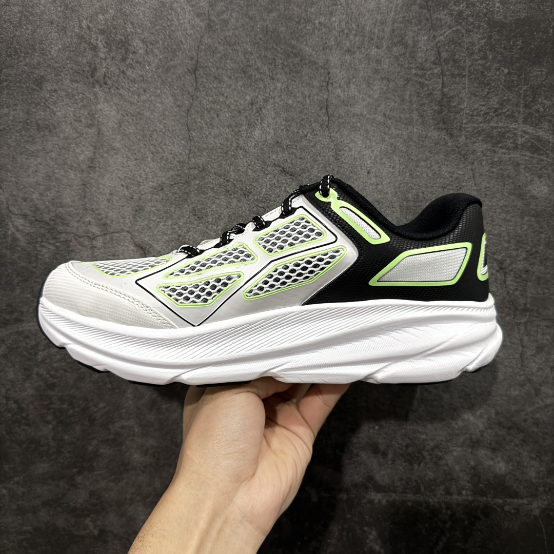 图片[2]-【纯原H版】HOKA ONE ONE U Clifton One9 舒适 防滑耐磨 低帮 生活休闲鞋 男女同款 货号 1155370/BWHT 鞋面用轻的无缝架构 鞋带用了弹性不易松脱的扁宽弹性鞋带 轻薄的TPU贴在透气的鞋面上 前掌与中掌部分进行加宽 橡胶大底 EVA缓震鞋底用滚动平衡技术引导跑者自然步态 轻量化材料高弹力泡棉升级中底 内嵌欧索莱Ortholite® 混合(再生)鞋垫 外置耐磨防滑橡胶模块❗️ 尺码：36 36.5 37.5 38 39 40 40.5 41 42 42.5 43 44 45-选品中心