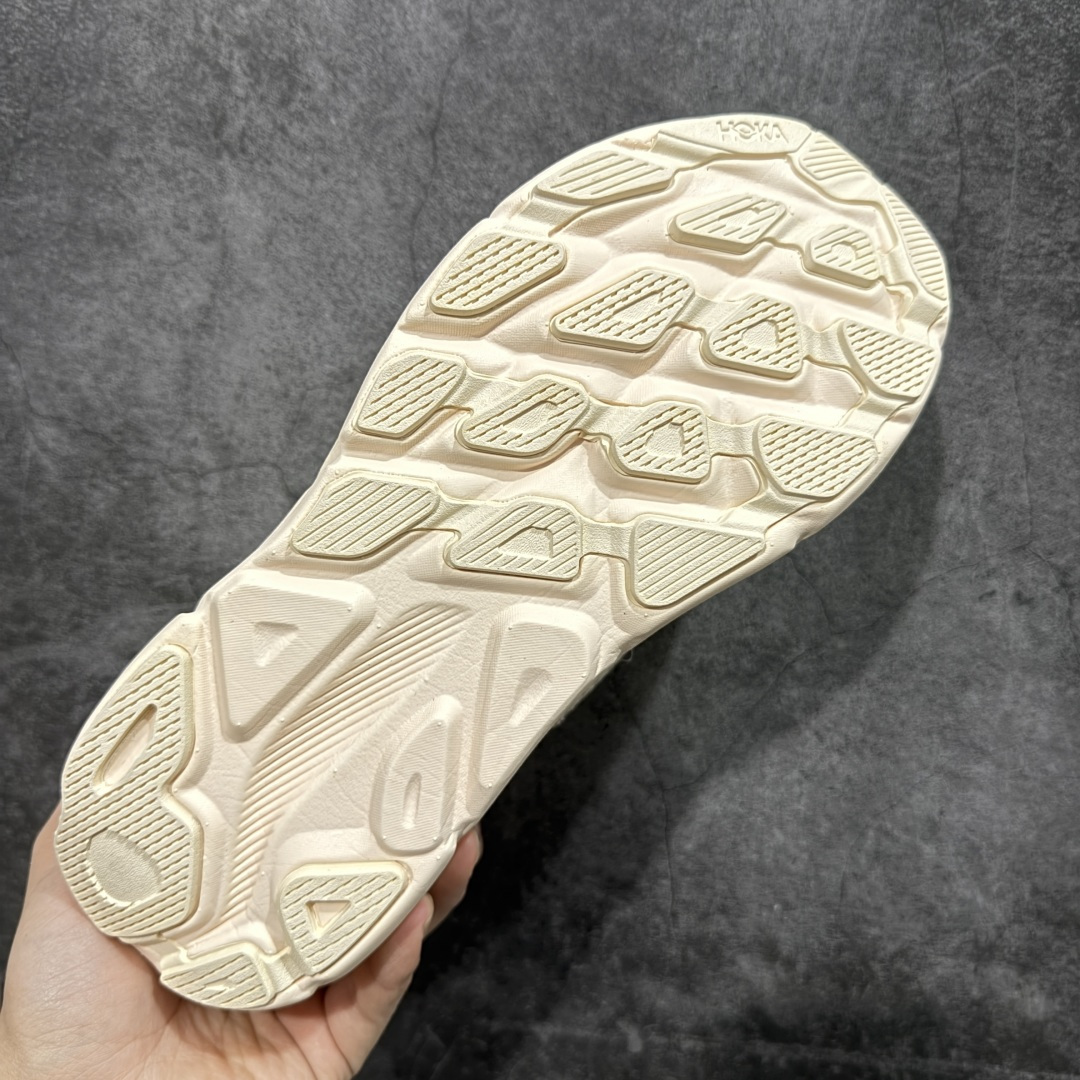 图片[9]-【纯原H版】HOKA ONE ONE U Clifton One9 舒适 防滑耐磨 低帮 生活休闲鞋 男女同款 货号 1155370/BWHT 鞋面用轻的无缝架构 鞋带用了弹性不易松脱的扁宽弹性鞋带 轻薄的TPU贴在透气的鞋面上 前掌与中掌部分进行加宽 橡胶大底 EVA缓震鞋底用滚动平衡技术引导跑者自然步态 轻量化材料高弹力泡棉升级中底 内嵌欧索莱Ortholite® 混合(再生)鞋垫 外置耐磨防滑橡胶模块❗️ 尺码：36 36.5 37.5 38 39 40 40.5 41 42 42.5 43 44 45-选品中心