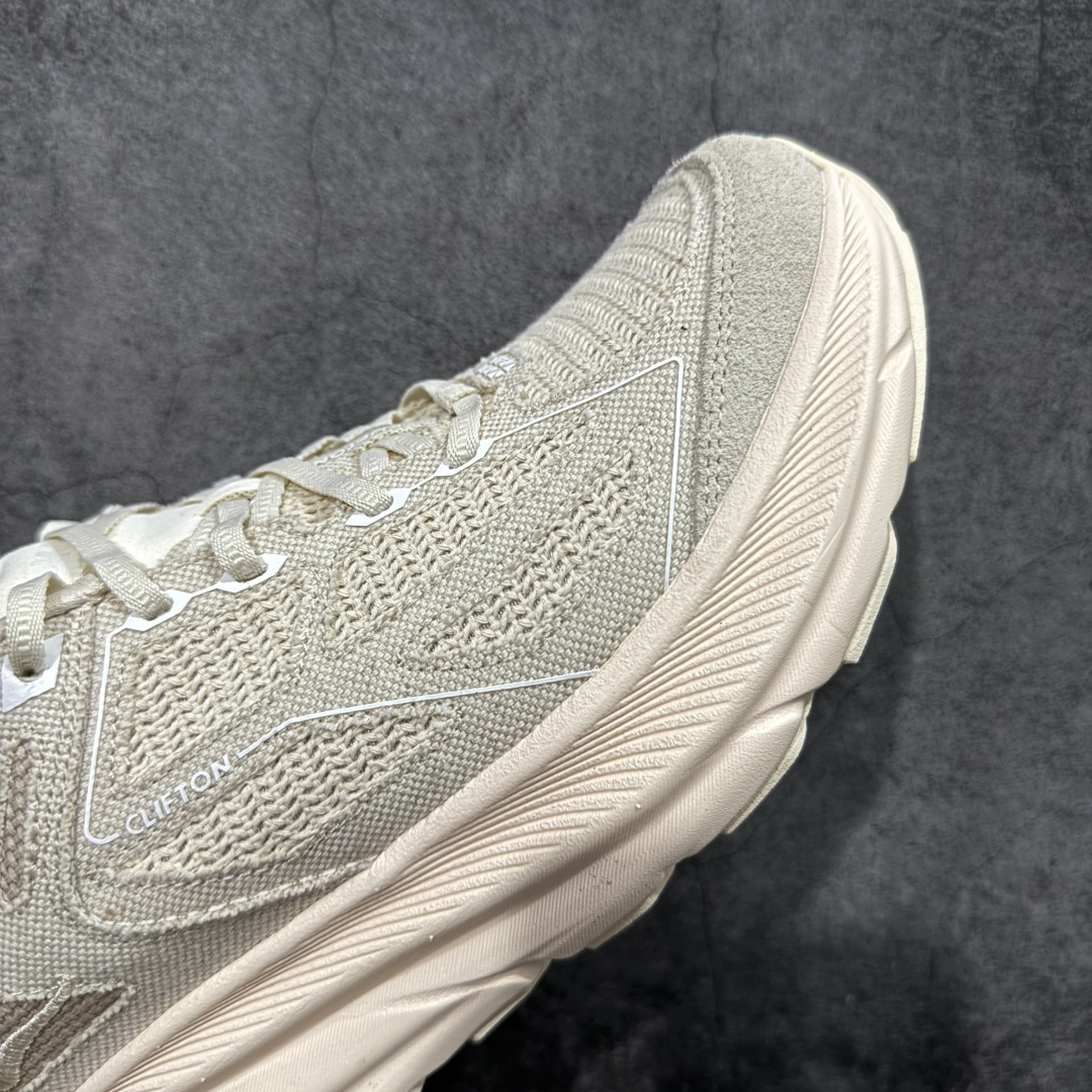 图片[6]-【纯原H版】HOKA ONE ONE U Clifton One9 舒适 防滑耐磨 低帮 生活休闲鞋 男女同款 货号 1155370/BWHT 鞋面用轻的无缝架构 鞋带用了弹性不易松脱的扁宽弹性鞋带 轻薄的TPU贴在透气的鞋面上 前掌与中掌部分进行加宽 橡胶大底 EVA缓震鞋底用滚动平衡技术引导跑者自然步态 轻量化材料高弹力泡棉升级中底 内嵌欧索莱Ortholite® 混合(再生)鞋垫 外置耐磨防滑橡胶模块❗️ 尺码：36 36.5 37.5 38 39 40 40.5 41 42 42.5 43 44 45-选品中心