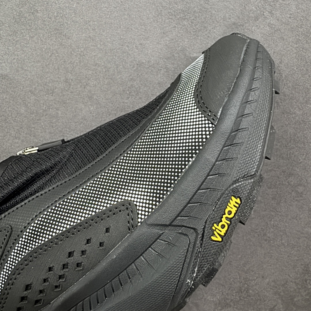 图片[5]-【公司级】Hoka One One Project Transport 机能风专业户外越野运动鞋 相较于前几代Mafate包裹感更好 跟Speedgoat(快速羚羊)系列比起来更加舒适 鞋底防滑性能在下坡的石板台阶和原始路面都有很好的表现 HOKA血统属性厚底设计 在快速下坡时起到缓震保护作用 减少重力给予脚踝、膝部、髋关节等处带来的冲击力 货号： 1168953-BWHT 尺码： 36 36.5 37.5 38 38.5 39 40 40.5 41 42 42.5 43 44 45-选品中心