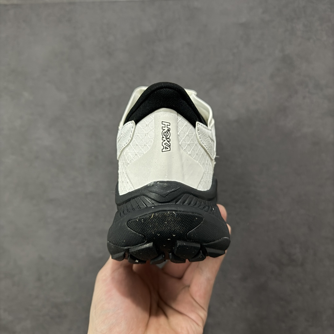 图片[4]-【公司级】Hoka One One Project Transport 机能风专业户外越野运动鞋 相较于前几代Mafate包裹感更好 跟Speedgoat(快速羚羊)系列比起来更加舒适 鞋底防滑性能在下坡的石板台阶和原始路面都有很好的表现 HOKA血统属性厚底设计 在快速下坡时起到缓震保护作用 减少重力给予脚踝、膝部、髋关节等处带来的冲击力 货号： 1162850/FLCK 尺码： 36 36.5 37.5 38 38.5 39 40 40.5 41 42 42.5 43 44 45-选品中心