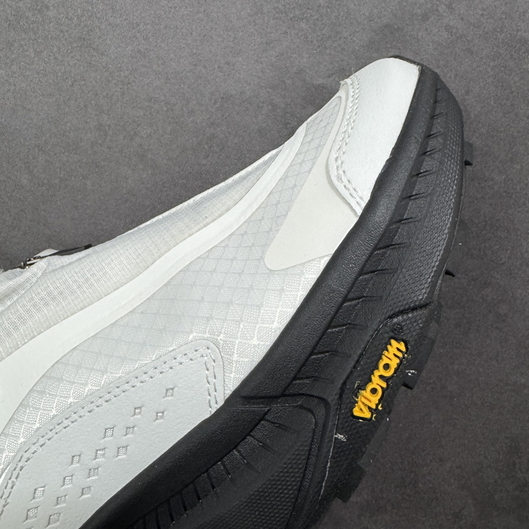 图片[5]-【公司级】Hoka One One Project Transport 机能风专业户外越野运动鞋 相较于前几代Mafate包裹感更好 跟Speedgoat(快速羚羊)系列比起来更加舒适 鞋底防滑性能在下坡的石板台阶和原始路面都有很好的表现 HOKA血统属性厚底设计 在快速下坡时起到缓震保护作用 减少重力给予脚踝、膝部、髋关节等处带来的冲击力 货号： 1162850/FLCK 尺码： 36 36.5 37.5 38 38.5 39 40 40.5 41 42 42.5 43 44 45-选品中心