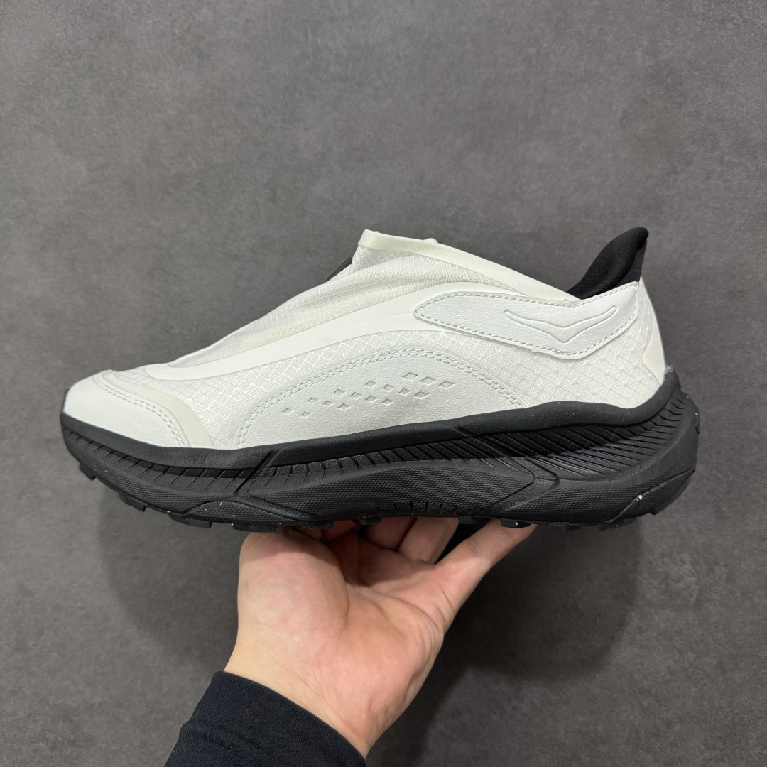 图片[2]-【公司级】Hoka One One Project Transport 机能风专业户外越野运动鞋 相较于前几代Mafate包裹感更好 跟Speedgoat(快速羚羊)系列比起来更加舒适 鞋底防滑性能在下坡的石板台阶和原始路面都有很好的表现 HOKA血统属性厚底设计 在快速下坡时起到缓震保护作用 减少重力给予脚踝、膝部、髋关节等处带来的冲击力 货号： 1162850/FLCK 尺码： 36 36.5 37.5 38 38.5 39 40 40.5 41 42 42.5 43 44 45-选品中心