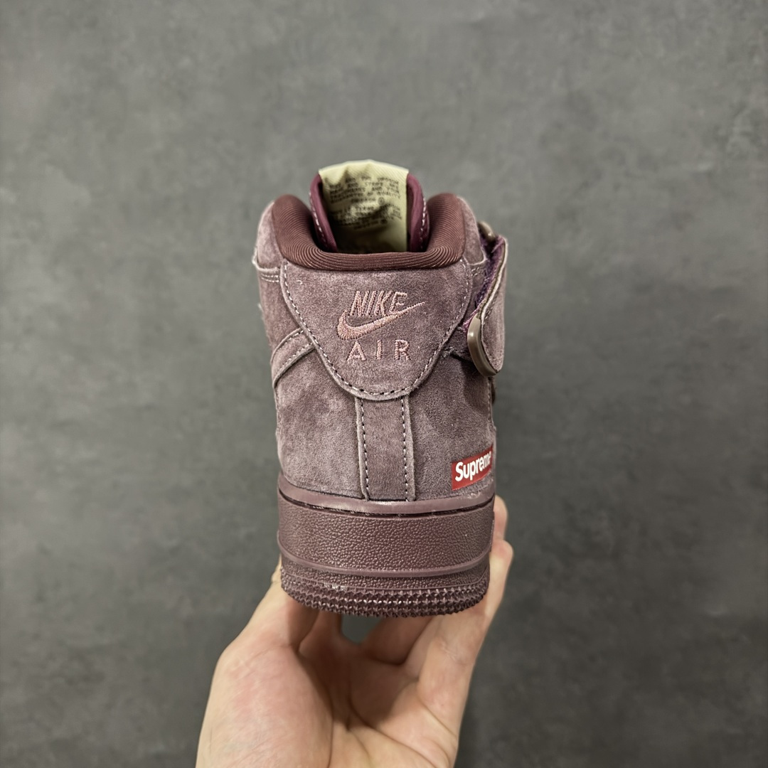 图片[4]-【定制版】Supreme x Nk Air Force 1’07 Mid 定制配色 Supreme联名 空军一号经典中帮休闲百搭板鞋 公司级版本 定制鞋盒 大厂流水生产 超高清洁度 皮料切割干净无任何毛边 内置蜂窝气垫 细节做工一流 橡胶鞋底 防滑耐磨 舒适上脚 货号：DV0788-003  尺码：36 36.5 37.5 38 38.5 39 40 40.5 41 42 42.5 43 44 44.5 45 编码：GLB320330-选品中心