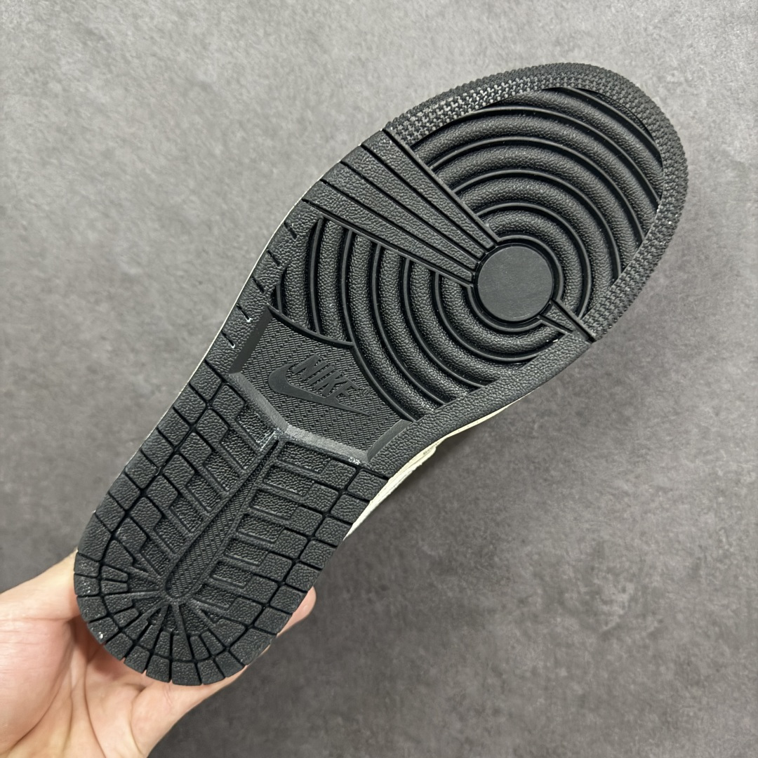 图片[9]-【定制版】Nike Jordan Air Jordan 1“ 马年限定——龙马精神” 高端定制 低帮 复古 减震 防滑 耐磨 篮球鞋 定制鞋盒 大厂纯原品质出货 超高清洁度 皮料切割干净无任何毛边 细节完美 货号：FC7688-200 尺码： 36 36.5 37.5 38 38.5 39 40 40.5 41 42 42.5 43 44 44.5 45-选品中心