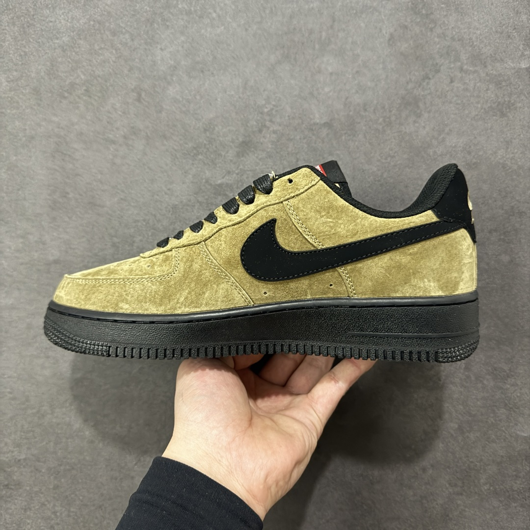 图片[2]-【定制版】公司级NIke Air Force 1 \’07 Low “LV联名–卡其墨黑” 空军一号低帮 运动鞋 休闲鞋 顶级麂皮 折边针车 工艺难度大 原楦头原纸板 高端定制鞋盒 原厂鞋底 超高清洁度 细节完美 货号：DV5477-201 尺码：36 36.5 37.5 38 38.5 39 40 40.5 41 42 42.5 43 44 44.5 45 编码：HXSB310320-选品中心