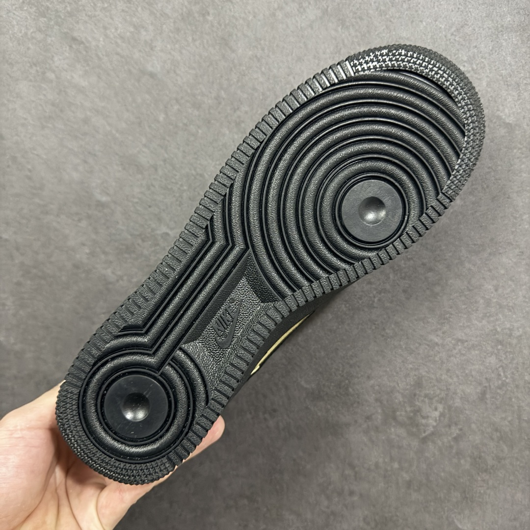 图片[9]-【定制版】公司级NIke Air Force 1 \’07 Low “LV联名–卡其墨黑” 空军一号低帮 运动鞋 休闲鞋 顶级麂皮 折边针车 工艺难度大 原楦头原纸板 高端定制鞋盒 原厂鞋底 超高清洁度 细节完美 货号：DV5477-201 尺码：36 36.5 37.5 38 38.5 39 40 40.5 41 42 42.5 43 44 44.5 45 编码：HXSB310320-选品中心