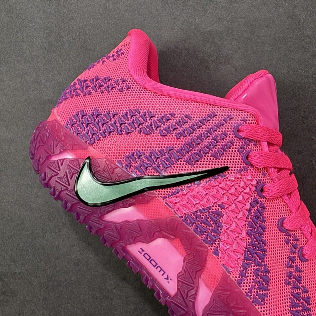 图片[6]-【公司级】Nike JA 3 EP 莫兰特三代低帮实战篮球鞋  #鞋面采用网布搭配棱纹覆面设计，延续了耐克 Ja系列一贯的凌厉轮廓。鞋侧饰有反光效果的粉色与蓝色 Swoosh 标志，与之形成对比的灰色锯齿状的 Zoom 中底。前掌区域点缀配色细节，与冰晶的抓地纹路形成鲜明对比。 货号：HF2794-600  尺码：39 40 40.5 41 42 42.5 43 44 44.5 45 46-选品中心