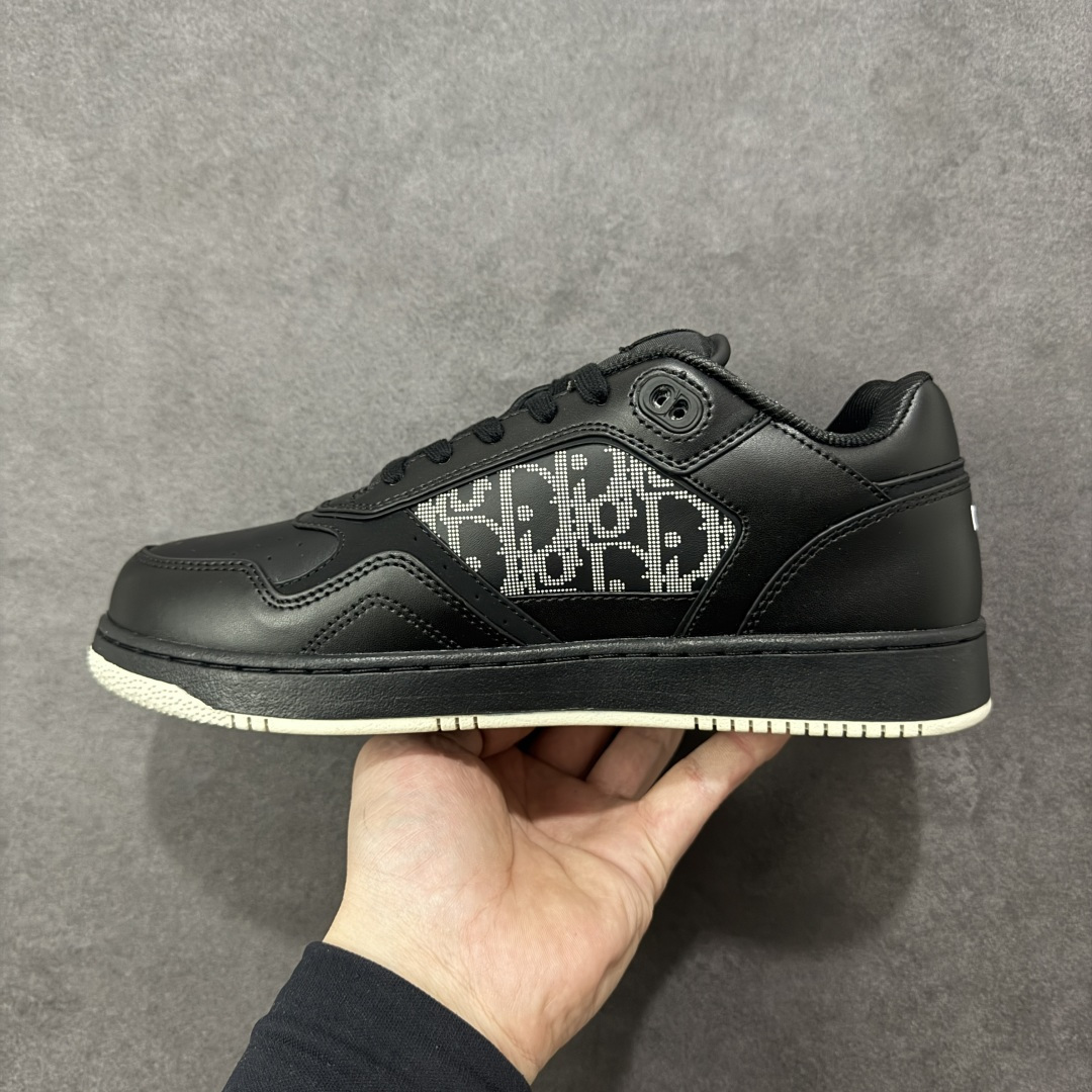 图片[2]-【YH扫描版本】DIOR B27 Low \’Dior Oblique Galaxy 迪奥 低帮 牛皮织物徽标印花低邦休闲板鞋 这款B27低帮运动鞋是该系列新品，延续Dior的经典款式。采用灰色光滑牛皮革精心制作，侧面饰以米色和黑色Obliquex印花镶片；\”CD Lcons\”造型的鞋带孔眼巧妙精致，双色橡胶鞋底、后侧鞋口和鞋跟处均带有品牌标志性细节，提升格调。时尚百搭，可为各式造型增光添彩。 货号：3SN272ZIR16536 尺码：38 39 40 41 42 43 44 45 46 编码：XSB270280-选品中心