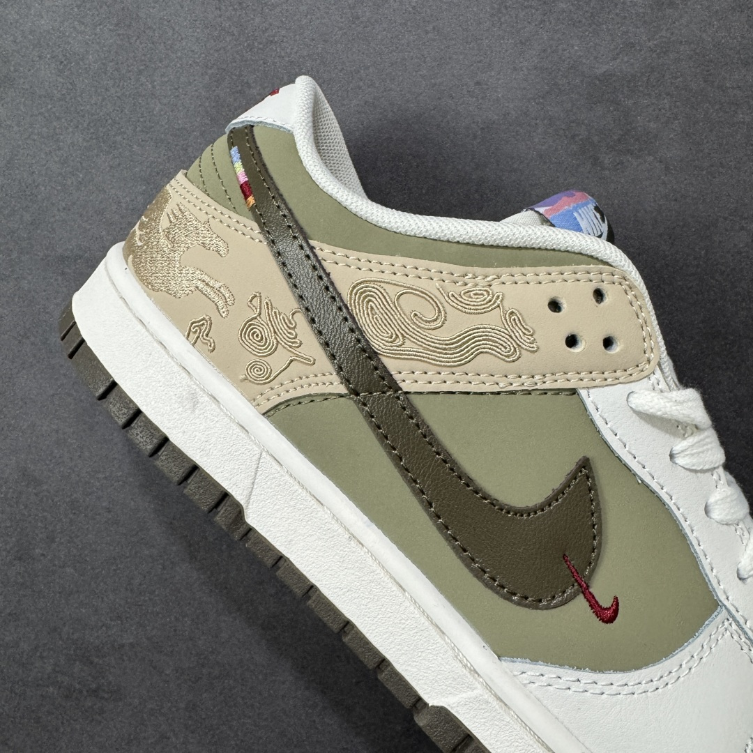 图片[6]-【公司级】公司级 头层 Nk Dunk Pegasus Pack CNY \”马年限定\” 舒适贴合 低帮 板鞋 男女同款 米褐色 米棕配色+敦煌飞马暗纹刺绣，红勾+马蹄金属扣戳中细节控，鞋垫还藏《天马赋》篆字，国潮味儿直接拉满！ 货号： IQ1118-220 尺码：36 36.5 37.5 38 38.5 39 40 40.5 41 42 42.5 43 44 44.5 45 46 编码：GQB260270-选品中心