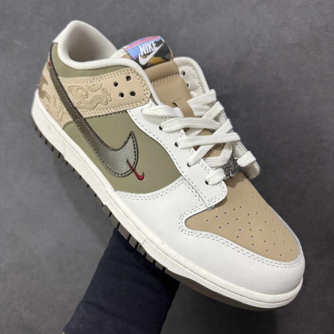 图片[3]-【公司级】公司级 头层 Nk Dunk Pegasus Pack CNY \”马年限定\” 舒适贴合 低帮 板鞋 男女同款 米褐色 米棕配色+敦煌飞马暗纹刺绣，红勾+马蹄金属扣戳中细节控，鞋垫还藏《天马赋》篆字，国潮味儿直接拉满！ 货号： IQ1118-220 尺码：36 36.5 37.5 38 38.5 39 40 40.5 41 42 42.5 43 44 44.5 45 46 编码：GQB260270-选品中心