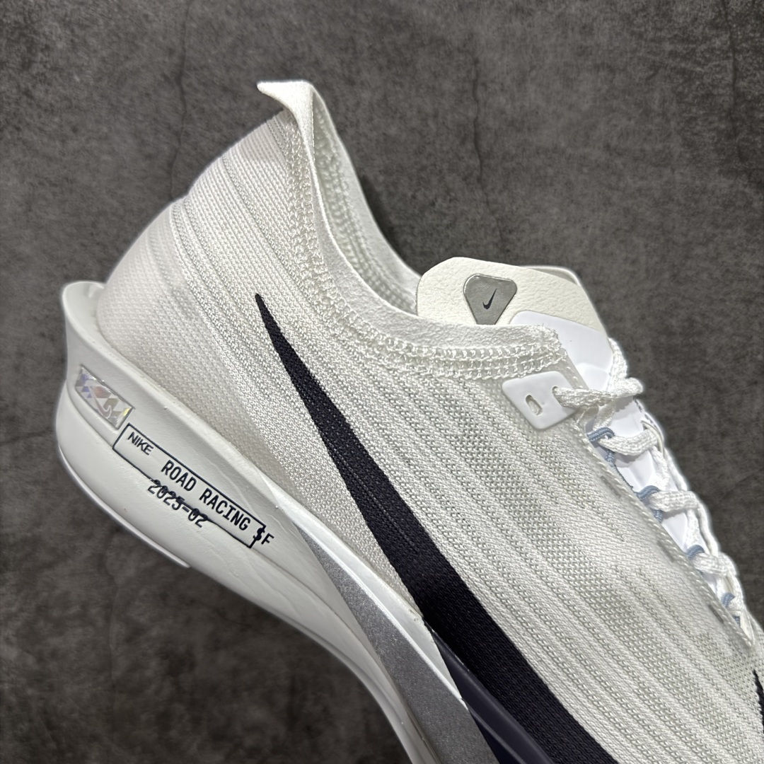 图片[7]-【纯原真碳版】耐克Nike ZoomX Streakfly 2 疾驰者2代系列低帮竞速轻质缓震透气休闲运动跑步鞋“ 超薄针织鞋面 柔软缓震，nike Streakfly 2是一款专为短距离竞速设计的高性能跑鞋。日常穿着也是非常舒适，单只42码仅重126克，比前代减轻40克，接近田径钉鞋的轻盈感，适合追求速度的跑者。搭载全掌Flyplate碳纤维板，提供强劲推进力，配合ZoomX泡棉中底，能量回馈出色，滚动感顺滑。外底采用轻薄橡胶材质，抓地力出色，湿滑路面也能稳定发挥。工程精制网眼鞋面，透气性极佳，贴合脚部轮廓，减少闷热感。ZoomX泡棉中底兼顾缓震与回弹，适合短距离快速奔跑。Nike Streakfly 2是为追求速度的精英跑者或短距离竞速爱好者设计的高性能跑鞋，其轻盈、响应迅速的特点使其成为短距离比赛和训练的理想选择 货号： HF6416-100 尺码： 36 36.5 37.5 38 38.5 39 40 40.5 41 42 42.5 43 44 45 46-选品中心