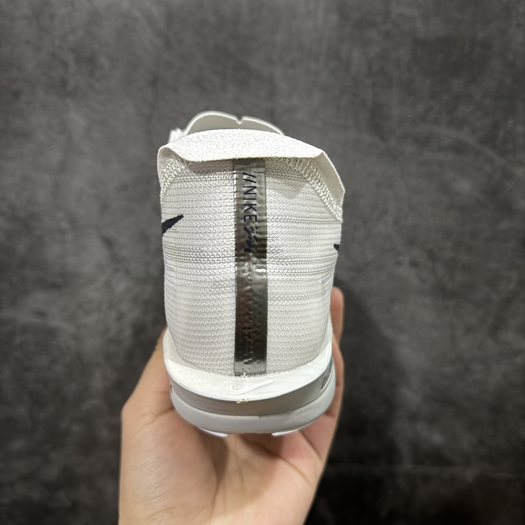 图片[4]-【纯原真碳版】耐克Nike ZoomX Streakfly 2 疾驰者2代系列低帮竞速轻质缓震透气休闲运动跑步鞋“ 超薄针织鞋面 柔软缓震，nike Streakfly 2是一款专为短距离竞速设计的高性能跑鞋。日常穿着也是非常舒适，单只42码仅重126克，比前代减轻40克，接近田径钉鞋的轻盈感，适合追求速度的跑者。搭载全掌Flyplate碳纤维板，提供强劲推进力，配合ZoomX泡棉中底，能量回馈出色，滚动感顺滑。外底采用轻薄橡胶材质，抓地力出色，湿滑路面也能稳定发挥。工程精制网眼鞋面，透气性极佳，贴合脚部轮廓，减少闷热感。ZoomX泡棉中底兼顾缓震与回弹，适合短距离快速奔跑。Nike Streakfly 2是为追求速度的精英跑者或短距离竞速爱好者设计的高性能跑鞋，其轻盈、响应迅速的特点使其成为短距离比赛和训练的理想选择 货号： HF6416-100 尺码： 36 36.5 37.5 38 38.5 39 40 40.5 41 42 42.5 43 44 45 46-选品中心