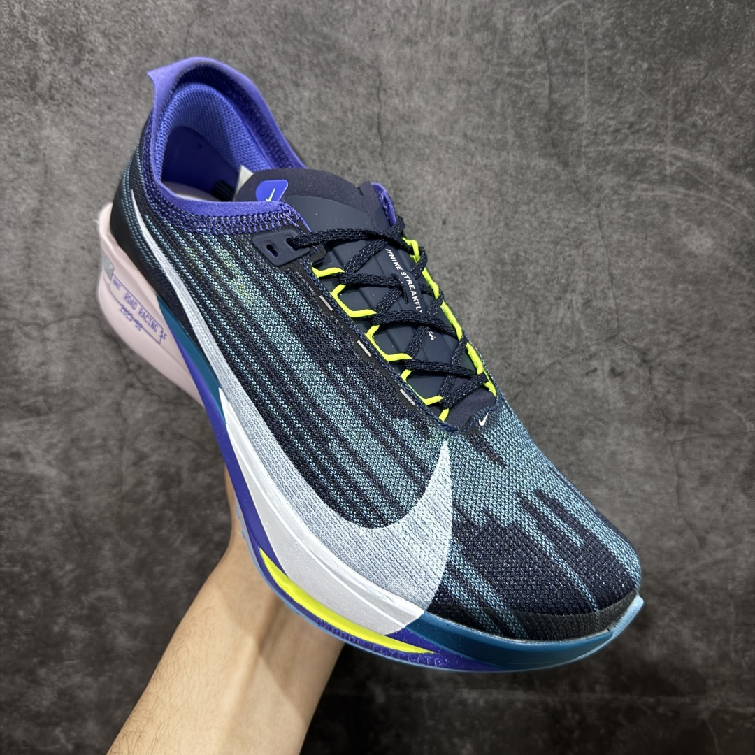 图片[3]-【纯原真碳版】耐克Nike ZoomX Streakfly 2 \”White Obsidian Mist\”疾驰者2代系列低帮竞速轻质缓震透气休闲运动跑步鞋“ 超薄针织鞋面 柔软缓震，nike Streakfly 2是一款专为短距离竞速设计的高性能跑鞋。日常穿着也是非常舒适，单只42码仅重126克，比前代减轻40克，接近田径钉鞋的轻盈感，适合追求速度的跑者。搭载全掌Flyplate碳纤维板，提供强劲推进力，配合ZoomX泡棉中底，能量回馈出色，滚动感顺滑。外底采用轻薄橡胶材质，抓地力出色，湿滑路面也能稳定发挥。工程精制网眼鞋面，透气性极佳，贴合脚部轮廓，减少闷热感。ZoomX泡棉中底兼顾缓震与回弹，适合短距离快速奔跑。Nike Streakfly 2是为追求速度的精英跑者或短距离竞速爱好者设计的高性能跑鞋，其轻盈、响应迅速的特点使其成为短距离比赛和训练的理想选择 货号： HF6416-401 尺码： 36 36.5 37.5 38 38.5 39 40 40.5 41 42 42.5 43 44 45 46-选品中心