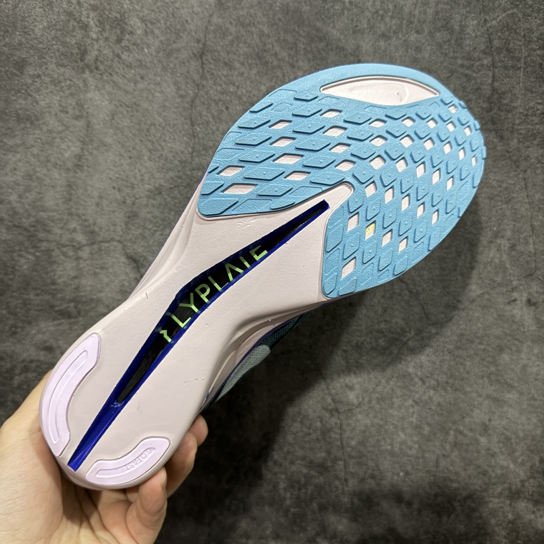 图片[9]-【纯原真碳版】耐克Nike ZoomX Streakfly 2 \”White Obsidian Mist\”疾驰者2代系列低帮竞速轻质缓震透气休闲运动跑步鞋“ 超薄针织鞋面 柔软缓震，nike Streakfly 2是一款专为短距离竞速设计的高性能跑鞋。日常穿着也是非常舒适，单只42码仅重126克，比前代减轻40克，接近田径钉鞋的轻盈感，适合追求速度的跑者。搭载全掌Flyplate碳纤维板，提供强劲推进力，配合ZoomX泡棉中底，能量回馈出色，滚动感顺滑。外底采用轻薄橡胶材质，抓地力出色，湿滑路面也能稳定发挥。工程精制网眼鞋面，透气性极佳，贴合脚部轮廓，减少闷热感。ZoomX泡棉中底兼顾缓震与回弹，适合短距离快速奔跑。Nike Streakfly 2是为追求速度的精英跑者或短距离竞速爱好者设计的高性能跑鞋，其轻盈、响应迅速的特点使其成为短距离比赛和训练的理想选择 货号： HF6416-401 尺码： 36 36.5 37.5 38 38.5 39 40 40.5 41 42 42.5 43 44 45 46-选品中心