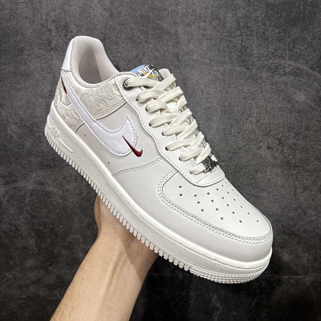 图片[3]-【渠道LJ版本】Nike Air Force 1\’07 Low 马年限定 空军一号低帮休闲板鞋 IQ1119-011  原版品质 专柜特供 原楦头原纸板 定制五金配件 内置全掌气垫 原厂鞋底   尺码：36 36.5 37.5 38 38.5 39 40 40.5 41 42 42.5 43 44 44.5 45 46-选品中心