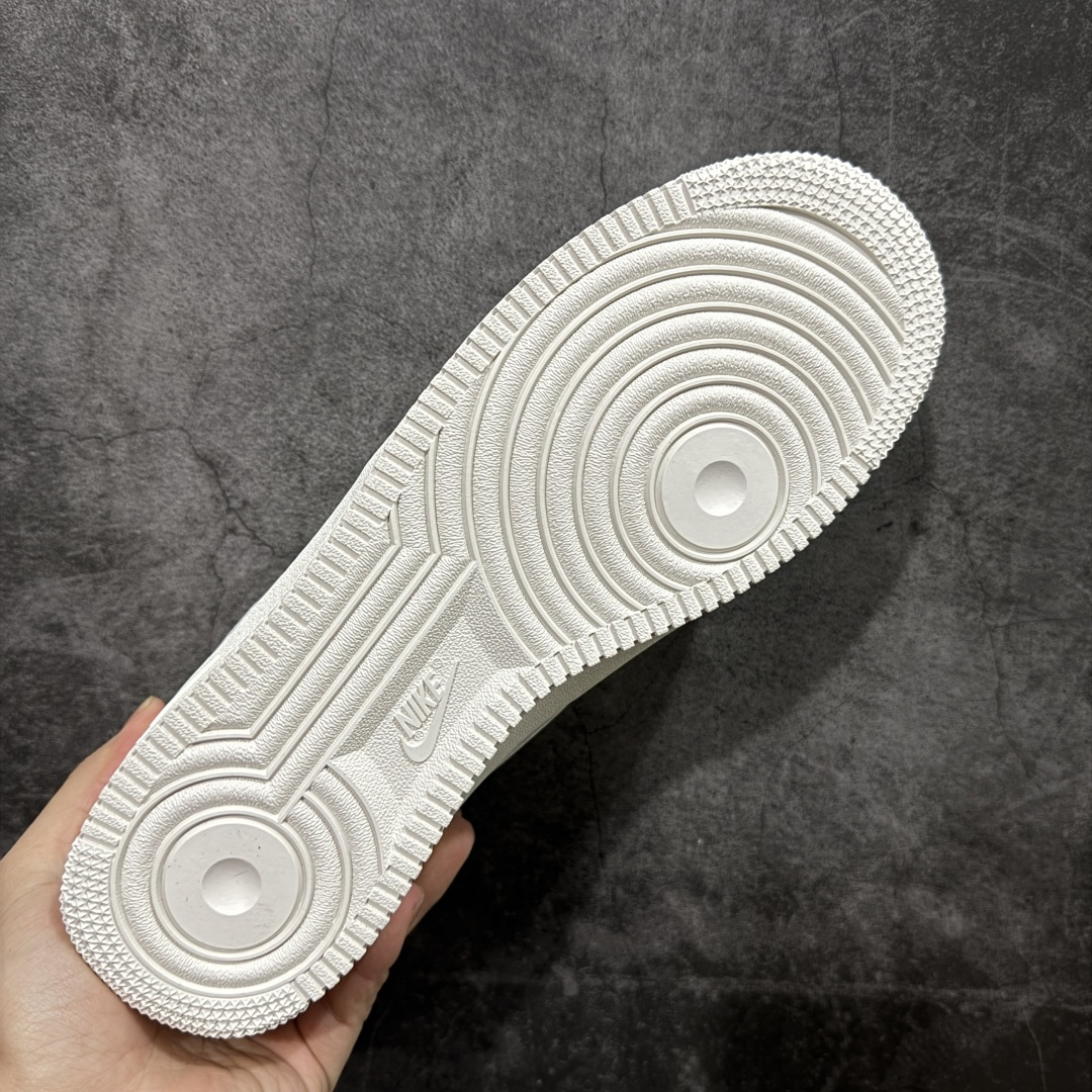 图片[9]-【渠道LJ版本】Nike Air Force 1\’07 Low 马年限定 空军一号低帮休闲板鞋 IQ1119-011  原版品质 专柜特供 原楦头原纸板 定制五金配件 内置全掌气垫 原厂鞋底   尺码：36 36.5 37.5 38 38.5 39 40 40.5 41 42 42.5 43 44 44.5 45 46-选品中心