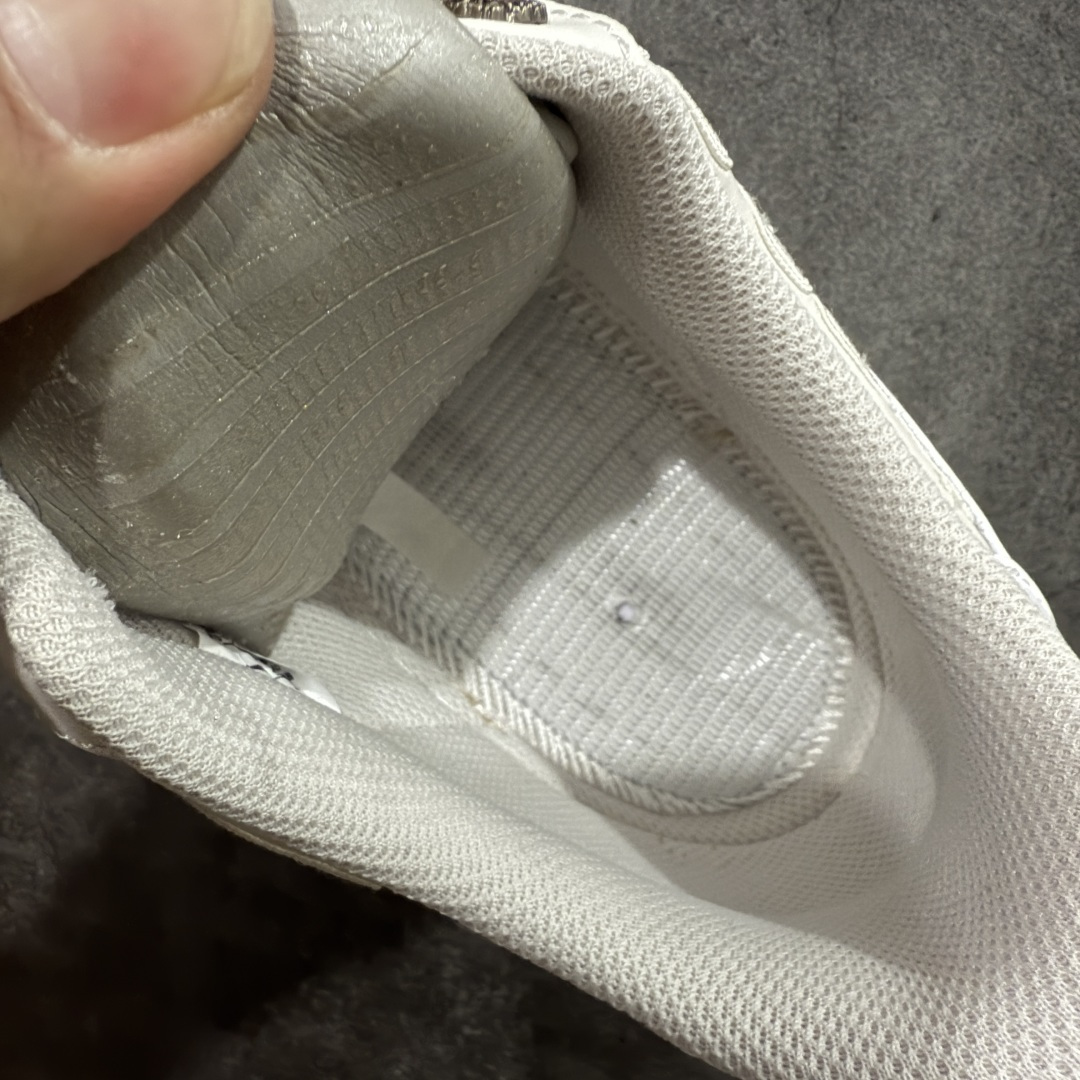 图片[9]-【渠道LJ版本】Nike Air Force 1\’07 Low 马年限定 空军一号低帮休闲板鞋 IQ1119-011  原版品质 专柜特供 原楦头原纸板 定制五金配件 内置全掌气垫 原厂鞋底   尺码：36 36.5 37.5 38 38.5 39 40 40.5 41 42 42.5 43 44 44.5 45 46-选品中心