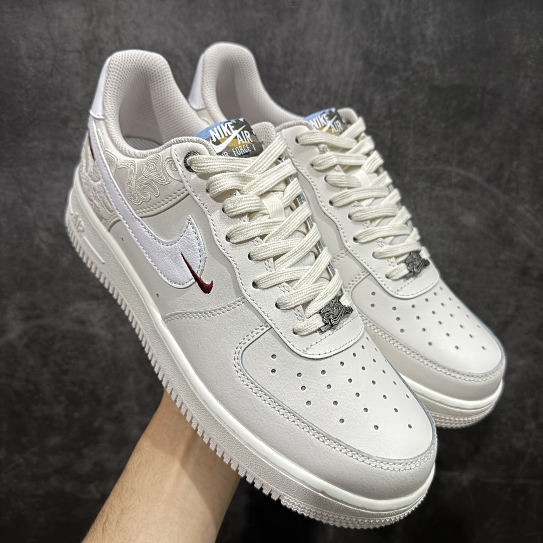 【渠道LJ版本】Nike Air Force 1\’07 Low 马年限定 空军一号低帮休闲板鞋 IQ1119-011  原版品质 专柜特供 原楦头原纸板 定制五金配件 内置全掌气垫 原厂鞋底   尺码：36 36.5 37.5 38 38.5 39 40 40.5 41 42 42.5 43 44 44.5 45 46-选品中心