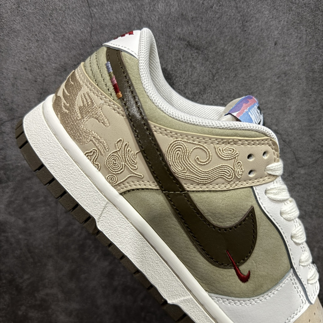图片[7]-【Z版原厂皮】Nike SB Dunk Low“ 马年限定”周年高端定制 低帮休闲板鞋 市场唯一正确原厂皮批次 大厂纯原品质出货 区别市场错版 超高清洁度 皮料切割干净无任何毛边 细节完美 货号：IQ1118-220 尺码： 36 36.5 37.5 38 38.5 39 40 40.5 41 42 42.5 43 44 44.5 45 46 47.5-选品中心