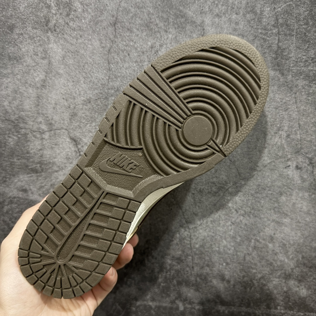 图片[9]-【Z版原厂皮】Nike SB Dunk Low“ 马年限定”周年高端定制 低帮休闲板鞋 市场唯一正确原厂皮批次 大厂纯原品质出货 区别市场错版 超高清洁度 皮料切割干净无任何毛边 细节完美 货号：IQ1118-220 尺码： 36 36.5 37.5 38 38.5 39 40 40.5 41 42 42.5 43 44 44.5 45 46 47.5-选品中心