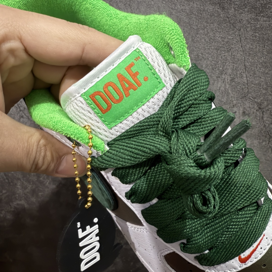 图片[6]-【Top纯原】Doaf x NK Air Force 1 Low 联名款 空军一号低帮休闲板鞋 IU7613-100 原厂冲刀皮料切割干净 无任何毛边 打造纯正空军 全掌内置蜂窝气垫 原盒配件 原厂中底钢印、拉帮完美 全套原楦原模倾力打造完美版型 尺码：36 36.5 37.5 38 38.5 39 40 40.5 41 42 42.5 43 44.5 45 46-选品中心