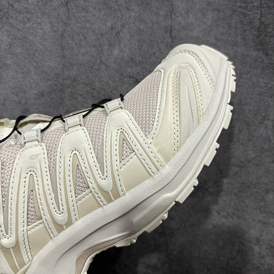 图片[6]-【GOAT纯原版】SALOMON 萨洛蒙 XA PRO 3D 户外运动 网布减震防滑透气 低帮跑步鞋 奶茶米 477396 全新品质 巅峰之作 所有配色均购物原版拆解1：1开发 原材料打造 非市场公版便宜货 私模大底 清洁度比市场所有版本都高 全套原纸板楦头开发 原厂网布配套 确保原汁原味 完美呈现版型 原档数据独家私模五层组合大底 男女鞋同步官方开发至47 原装Ortholite轻量化鞋垫 中底布带钢印编号 原厂TPU锁扣 进口港宝加持 后跟自然饱满 还原公司包裹性 鞋面采用SENSIFT贴合技术 全方位贴合包裹脚型 鞋跟部鞋底牵引设计 提供强大的抓地性能 更适应野外崎岖不平的道路 其3D ADVANCED CHASSIS底盘 材料轻量大化 钉齿设计更具稳定性 防护性 鞋底易磨损区运用CONTAGRIP高耐磨材料 应对城市硬质路面长距离跑考验 尺码：36 36.5 37.5 38 38.5 39 40 40.5 41 42 42.5 43 44 45 46 47-选品中心