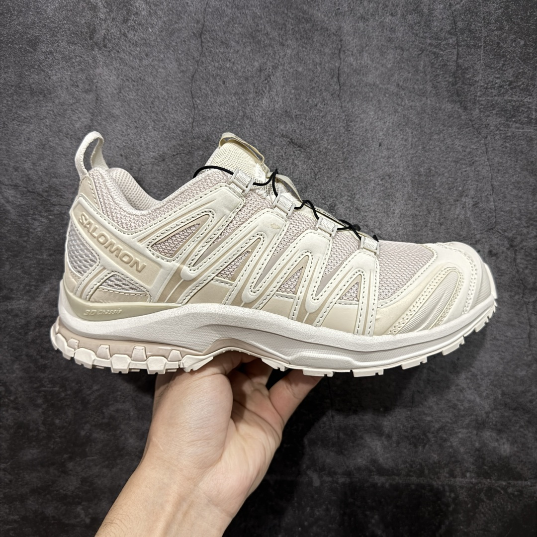 【GOAT纯原版】SALOMON 萨洛蒙 XA PRO 3D 户外运动 网布减震防滑透气 低帮跑步鞋 奶茶米 477396 全新品质 巅峰之作 所有配色均购物原版拆解1：1开发 原材料打造 非市场公版便宜货 私模大底 清洁度比市场所有版本都高 全套原纸板楦头开发 原厂网布配套 确保原汁原味 完美呈现版型 原档数据独家私模五层组合大底 男女鞋同步官方开发至47 原装Ortholite轻量化鞋垫 中底布带钢印编号 原厂TPU锁扣 进口港宝加持 后跟自然饱满 还原公司包裹性 鞋面采用SENSIFT贴合技术 全方位贴合包裹脚型 鞋跟部鞋底牵引设计 提供强大的抓地性能 更适应野外崎岖不平的道路 其3D ADVANCED CHASSIS底盘 材料轻量大化 钉齿设计更具稳定性 防护性 鞋底易磨损区运用CONTAGRIP高耐磨材料 应对城市硬质路面长距离跑考验 尺码：36 36.5 37.5 38 38.5 39 40 40.5 41 42 42.5 43 44 45 46 47-选品中心