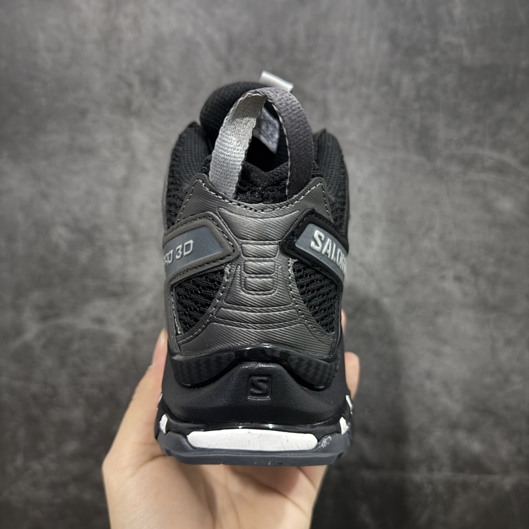 图片[4]-【GOAT纯原版】SALOMON 萨洛蒙 XA PRO 3D 户外运动 网布减震防滑透气 低帮跑步鞋 黑银赤392514 全新品质 巅峰之作 所有配色均购物原版拆解1：1开发 原材料打造 非市场公版便宜货 私模大底 清洁度比市场所有版本都高 全套原纸板楦头开发 原厂网布配套 确保原汁原味 完美呈现版型 原档数据独家私模五层组合大底 男女鞋同步官方开发至47 原装Ortholite轻量化鞋垫 中底布带钢印编号 原厂TPU锁扣 进口港宝加持 后跟自然饱满 还原公司包裹性 鞋面采用SENSIFT贴合技术 全方位贴合包裹脚型 鞋跟部鞋底牵引设计 提供强大的抓地性能 更适应野外崎岖不平的道路 其3D ADVANCED CHASSIS底盘 材料轻量大化 钉齿设计更具稳定性 防护性 鞋底易磨损区运用CONTAGRIP高耐磨材料 应对城市硬质路面长距离跑考验 尺码：36 36.5 37.5 38 38.5 39 40 40.5 41 42 42.5 43 44 45 46 47-选品中心