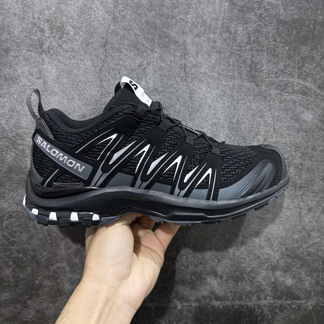 【GOAT纯原版】SALOMON 萨洛蒙 XA PRO 3D 户外运动 网布减震防滑透气 低帮跑步鞋 黑银赤392514 全新品质 巅峰之作 所有配色均购物原版拆解1：1开发 原材料打造 非市场公版便宜货 私模大底 清洁度比市场所有版本都高 全套原纸板楦头开发 原厂网布配套 确保原汁原味 完美呈现版型 原档数据独家私模五层组合大底 男女鞋同步官方开发至47 原装Ortholite轻量化鞋垫 中底布带钢印编号 原厂TPU锁扣 进口港宝加持 后跟自然饱满 还原公司包裹性 鞋面采用SENSIFT贴合技术 全方位贴合包裹脚型 鞋跟部鞋底牵引设计 提供强大的抓地性能 更适应野外崎岖不平的道路 其3D ADVANCED CHASSIS底盘 材料轻量大化 钉齿设计更具稳定性 防护性 鞋底易磨损区运用CONTAGRIP高耐磨材料 应对城市硬质路面长距离跑考验 尺码：36 36.5 37.5 38 38.5 39 40 40.5 41 42 42.5 43 44 45 46 47-选品中心