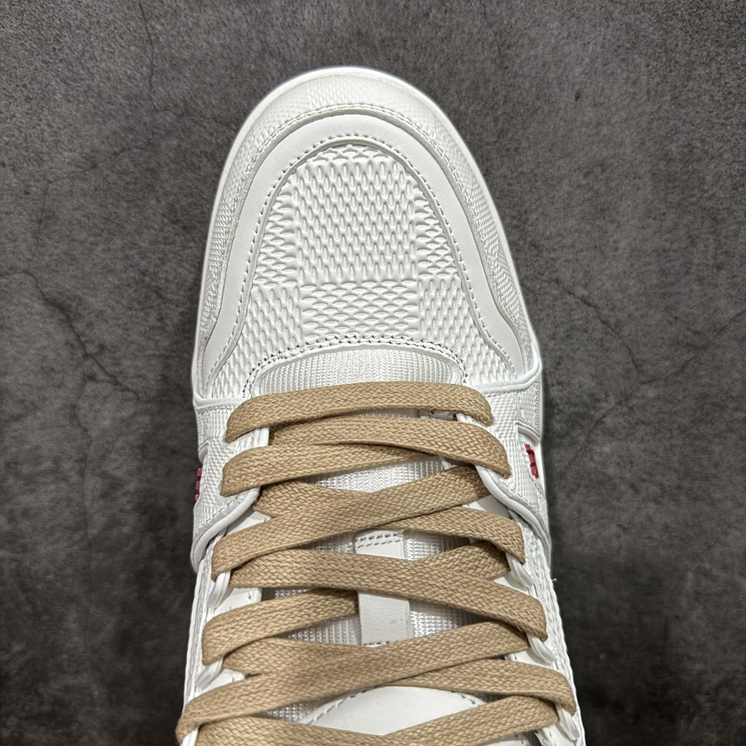 图片[5]-【YS纯原】广奢高端货 LOUIS VUITTON 路易威登 LV Trainer 休闲板鞋 ✦ 原楦原纸版开模，鞋型立体饱满 ✦ 零毛边、零溢胶、零线头瑕疵 ✦ 细节与原版一致 区分市面通货 ✦ 多层叠片＋电脑针车，针距密度一致 ✦ Monogram浮雕＋3D高频压纹 ✦ 多密度发泡中底：支撑回弹媲美专柜 ✦ 原装橡胶大底：含胶量高、纹路深、双拼接零偏差 ✦ ZP级原装包装：专柜款鞋盒＋防尘袋＋说明书 尺码：35-45-选品中心
