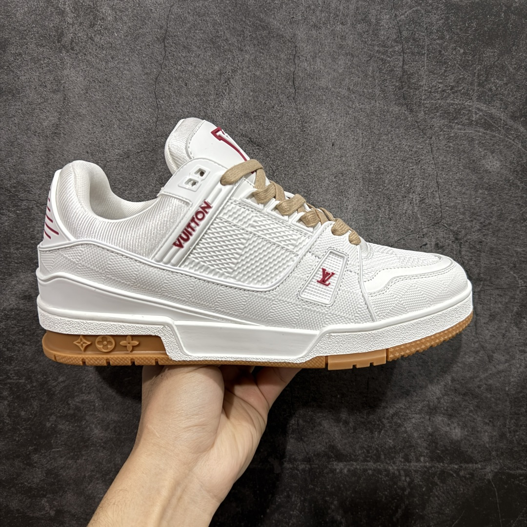 【YS纯原】广奢高端货 LOUIS VUITTON 路易威登 LV Trainer 休闲板鞋 ✦ 原楦原纸版开模，鞋型立体饱满 ✦ 零毛边、零溢胶、零线头瑕疵 ✦ 细节与原版一致 区分市面通货 ✦ 多层叠片＋电脑针车，针距密度一致 ✦ Monogram浮雕＋3D高频压纹 ✦ 多密度发泡中底：支撑回弹媲美专柜 ✦ 原装橡胶大底：含胶量高、纹路深、双拼接零偏差 ✦ ZP级原装包装：专柜款鞋盒＋防尘袋＋说明书 尺码：35-45-选品中心