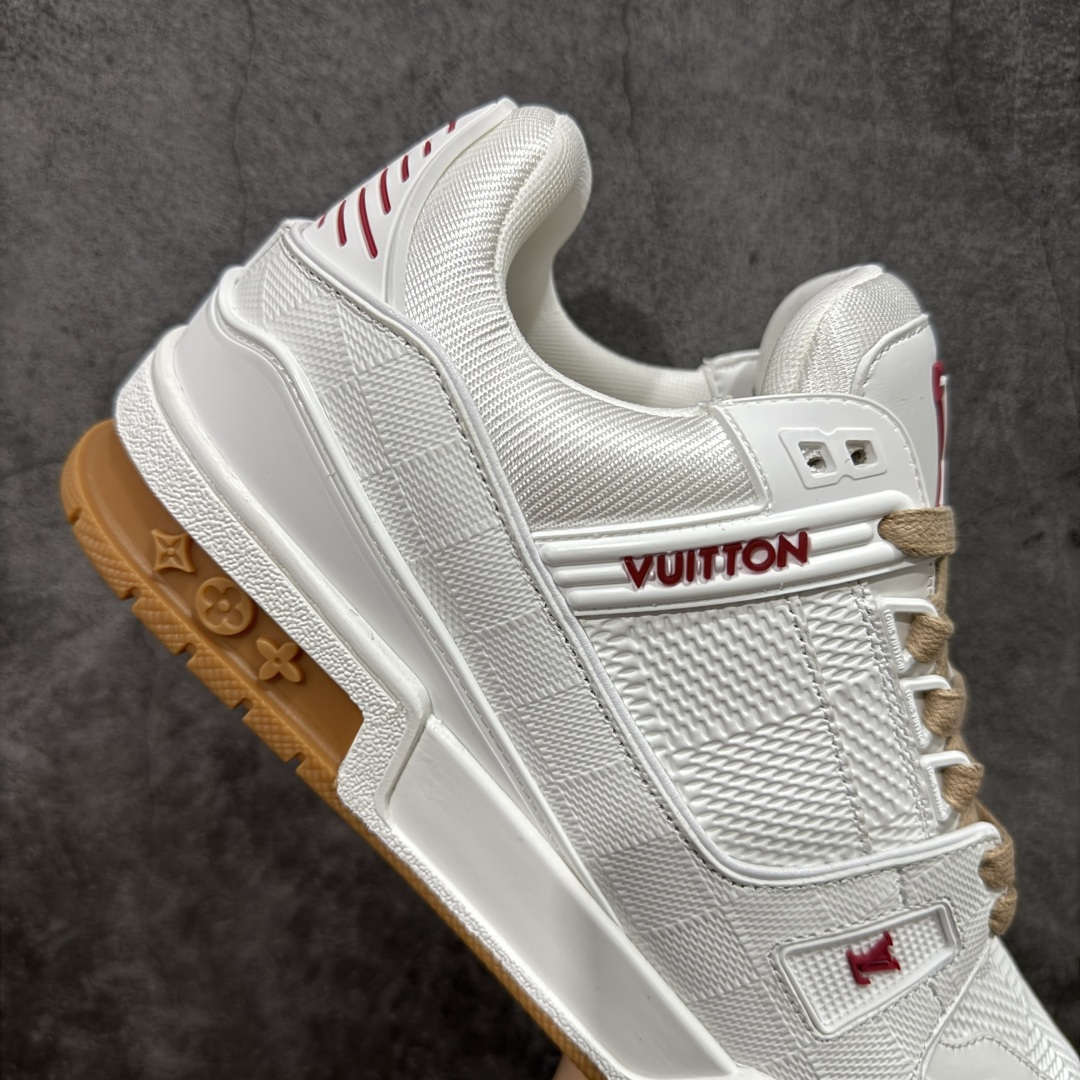 图片[7]-【YS纯原】广奢高端货 LOUIS VUITTON 路易威登 LV Trainer 休闲板鞋 ✦ 原楦原纸版开模，鞋型立体饱满 ✦ 零毛边、零溢胶、零线头瑕疵 ✦ 细节与原版一致 区分市面通货 ✦ 多层叠片＋电脑针车，针距密度一致 ✦ Monogram浮雕＋3D高频压纹 ✦ 多密度发泡中底：支撑回弹媲美专柜 ✦ 原装橡胶大底：含胶量高、纹路深、双拼接零偏差 ✦ ZP级原装包装：专柜款鞋盒＋防尘袋＋说明书 尺码：35-45-选品中心