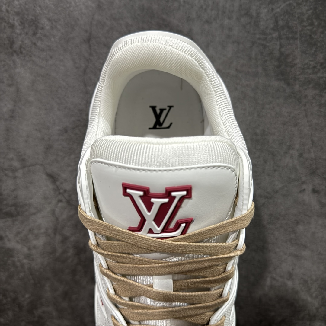 图片[8]-【YS纯原】广奢高端货 LOUIS VUITTON 路易威登 LV Trainer 休闲板鞋 ✦ 原楦原纸版开模，鞋型立体饱满 ✦ 零毛边、零溢胶、零线头瑕疵 ✦ 细节与原版一致 区分市面通货 ✦ 多层叠片＋电脑针车，针距密度一致 ✦ Monogram浮雕＋3D高频压纹 ✦ 多密度发泡中底：支撑回弹媲美专柜 ✦ 原装橡胶大底：含胶量高、纹路深、双拼接零偏差 ✦ ZP级原装包装：专柜款鞋盒＋防尘袋＋说明书 尺码：35-45-选品中心