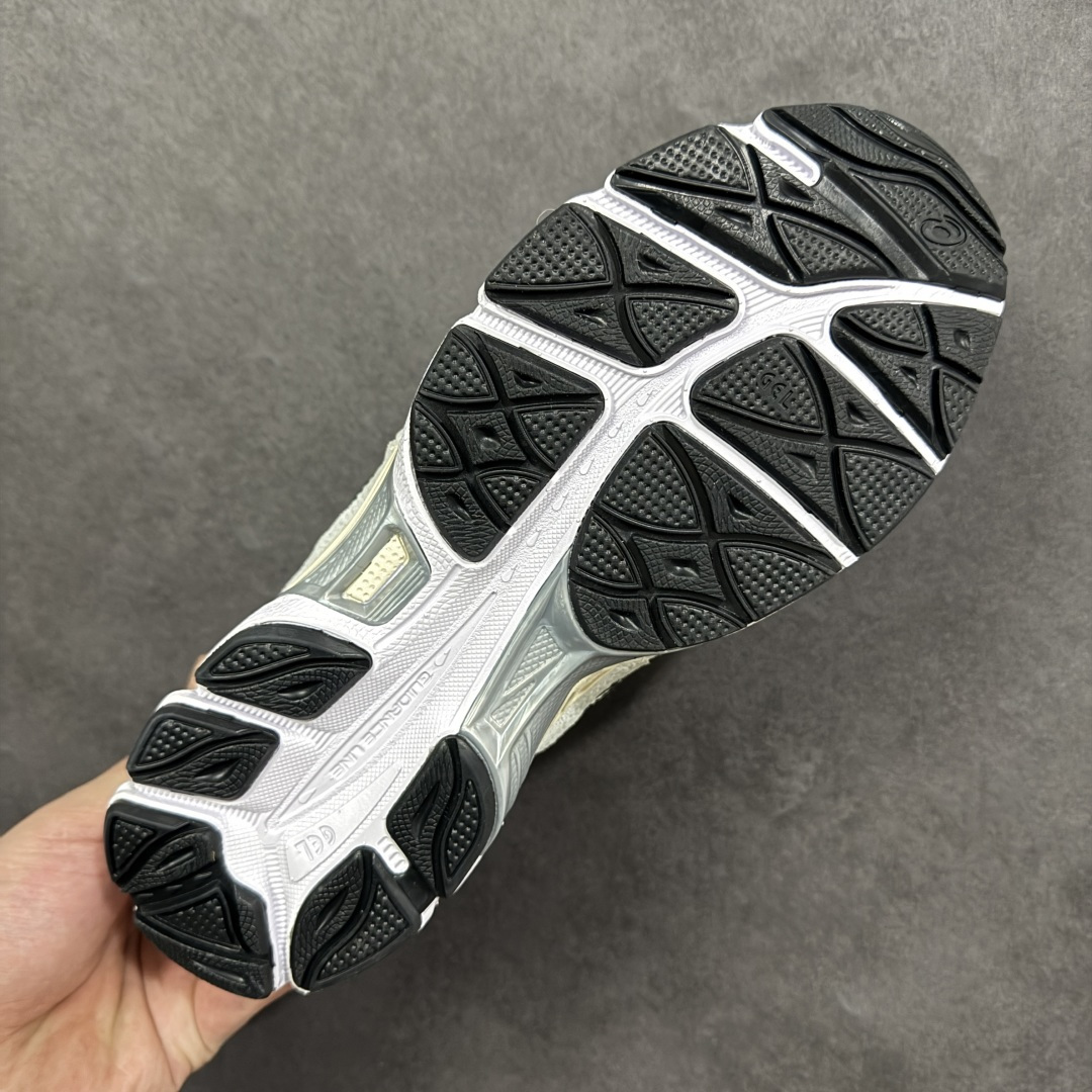 图片[9]-【公司级】AsicsGel-NYC复古单品 2025年新款 亚瑟士ASICSTIGER 新款休闲鞋 厚底街头运动休闲鞋，ASICS亚瑟士推出全新GEL-NYC，彰显纽约都市活力。这次的新系列融入了多个版本GEL的经典设计风格，广受好评。其设计灵感来源于GEL-NIMBUS 3,GEL-MC PLUS V 和 GEL-CUMULUS 16 这些往日经典鞋款。GEL-NYC使用GEL-CUMULUS 16鞋款的鞋楦设计,展现了独特的现代化美学。鞋底采用了轻质发泡材料,并在后跟和前掌处采用了ASICS亚瑟士核心科技——GEL缓震胶,赋予鞋款强大的缓冲性能,提供了更柔软舒适的穿着体验。而在原有设计的启发之上,此次鞋款采用更贴合当今潮流趋势的材料和创新技术,展现出纽约充满活力的都市精神。 货号：1203A788-101 尺码：36-46（半） 编码：FSB220230-选品中心