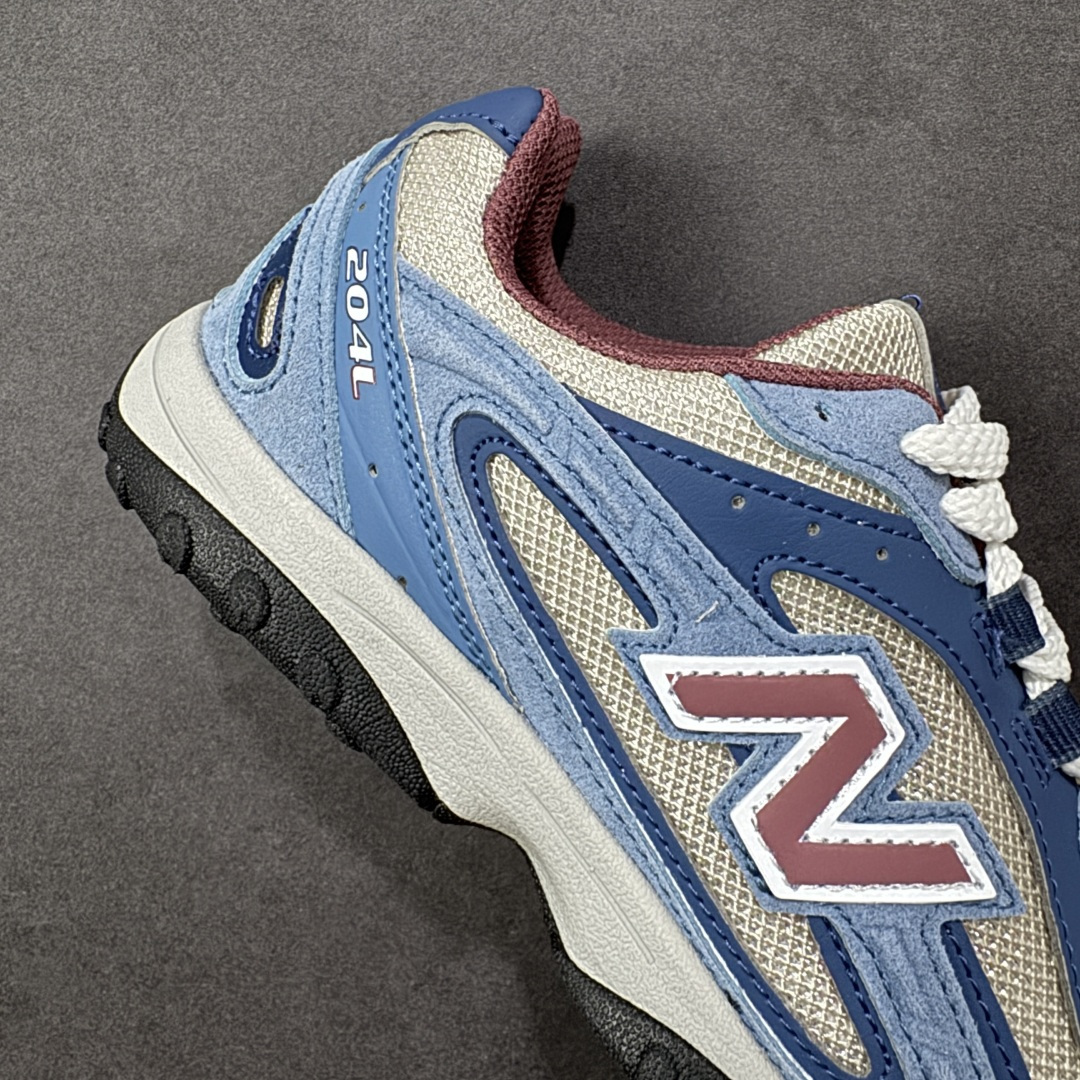 图片[6]-【公司级】新百伦 2025年新款 New Balance 204L 2025年登场：复古薄底鞋重塑都市运动美学时尚运动跑步鞋，以复古薄底设计与室内足球鞋灵感，打造兼具轻量化通勤与潮流穿搭的多功能鞋款。采用麂皮与网眼拼接鞋面，搭配粉系配色，呈现复古与现代的平衡。薄底优化：中底采用超薄EVA缓震，结合颗粒状外底纹路，确保贴地感与灵活性，同时视觉上拉长腿部线条。细节升级：鞋侧反光大“N”字Logo与204L后跟标识增强辨识度，提升层次感。 货号： U204LNPA 尺码：36-45半 编码：XSB250260-选品中心