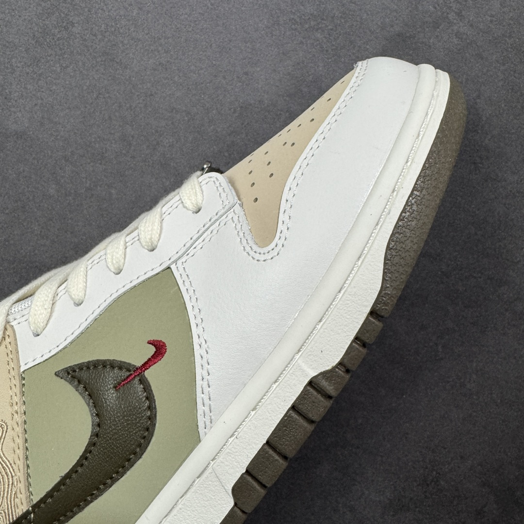 图片[5]-【YC版本】NK Dunk Pegasus Pack CNY 马年限定 舒适贴合 低帮 板鞋 男女同款 米褐色 IQ1118-220 实力大厂出品 新配色陆续开发 利润个位数只为口碑 全套原纸板楦头开发 确保原汁原味 完美呈现DUNK版型 一比一鞋头弧度高度鞋身弧度 此版本只针对中端市场 皮料材质有所更替 其他数据细节工艺流程均保持一致 绝不口嗨 细节品控鞋型随意对比 独家私模官方第六代原厂航空铝磨具打磨大底 鞋头坡度极致还原 无解鞋型 原盒原配 圈内天花板工艺 原厂玻璃冲刀 超高清洁度 全鞋零毛边皮料切割 原厂中底布点胶 中底布拉帮走线遵循公司 尺码：36 36.5 37.5 38 38.5 39 40 40.5 41 42 42.5 43 44 44.5 45 46 47.5 编码：HXSB270280-选品中心