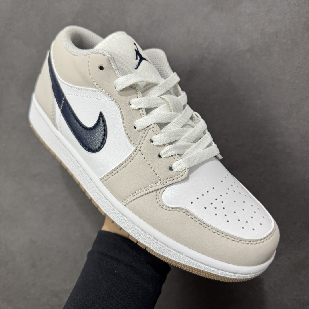 图片[3]-【H11版本】耐克Nike Air Jordan 1 AJ1经典复古经典低帮百搭文化篮球鞋 553558-146 公司级真标半码制#原档案原数据开发版型#采用荔枝纹头层皮革鞋面材质#原厂立体填充鞋舌海绵#中底注胶孔及缜密中底拉帮工艺#原数据开发模具大底 尺码：35.5 36 36.5 37.5 38 38.5 39 40 40.5 41 42 42.5 43 44 44.5 45 46 47.5 编码：H11B270280-选品中心